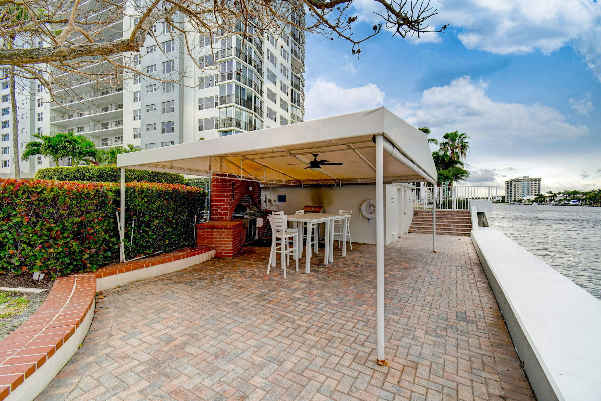 SEAGATE TOWERS - Residential