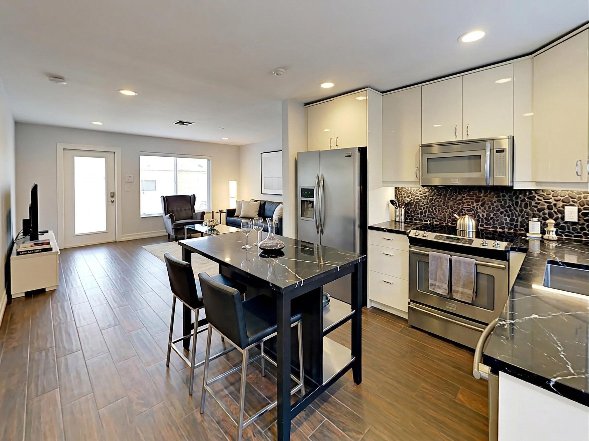 MARILYNN GARDENS - Residential Lease
