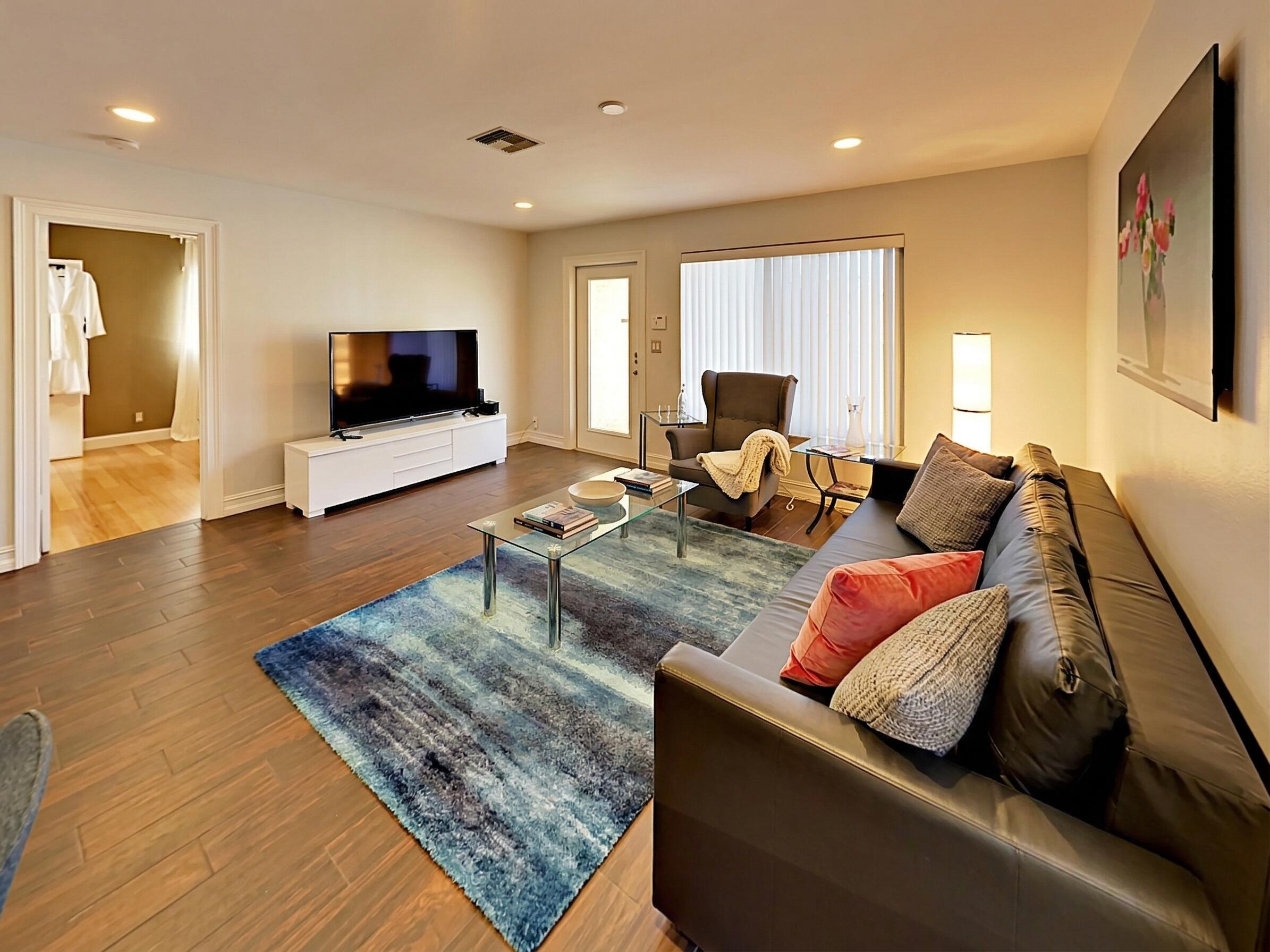 MARILYNN GARDENS - Residential Lease