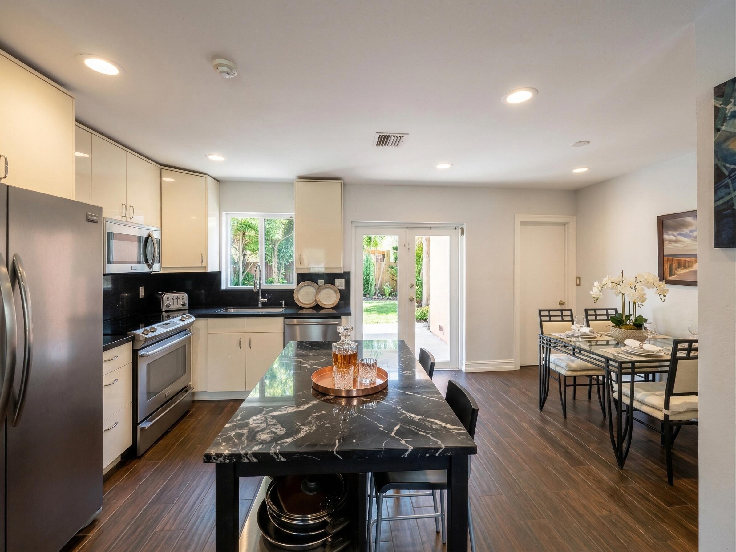 MARILYNN GARDENS - Residential Lease