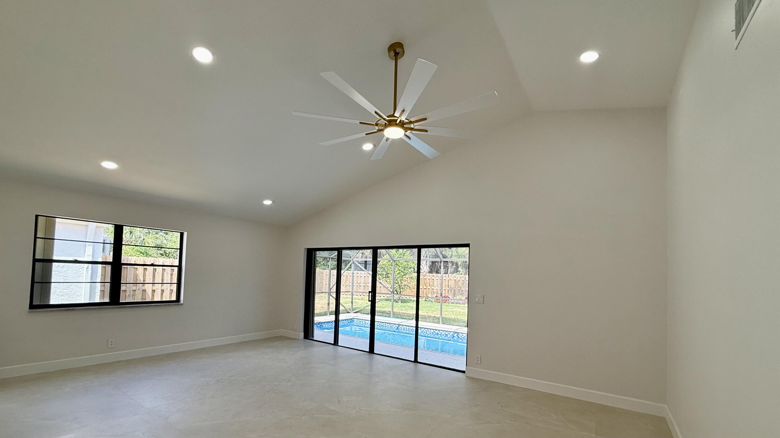 CRYSTAL POINTE 4 - Residential