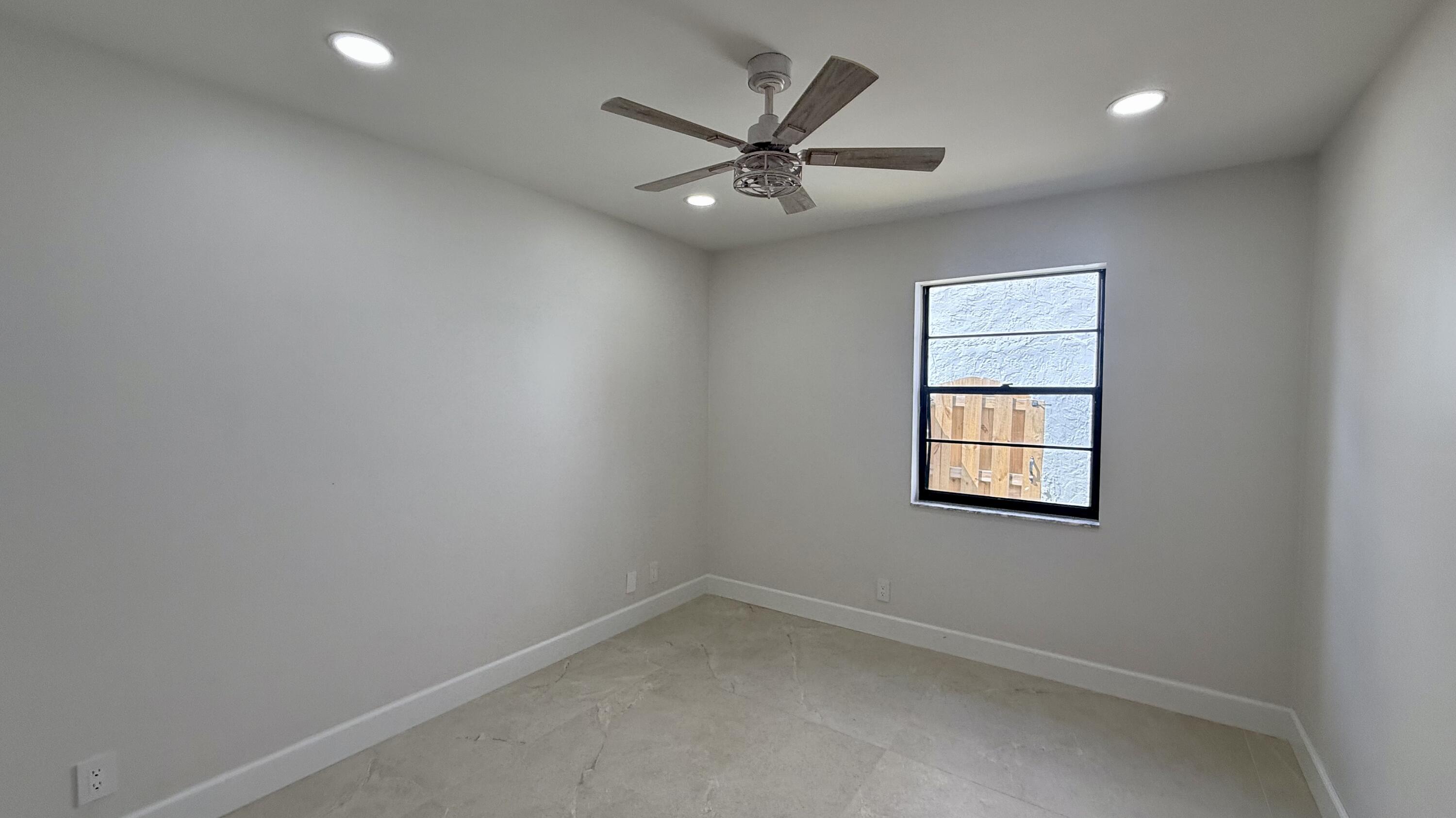 CRYSTAL POINTE 4 - Residential