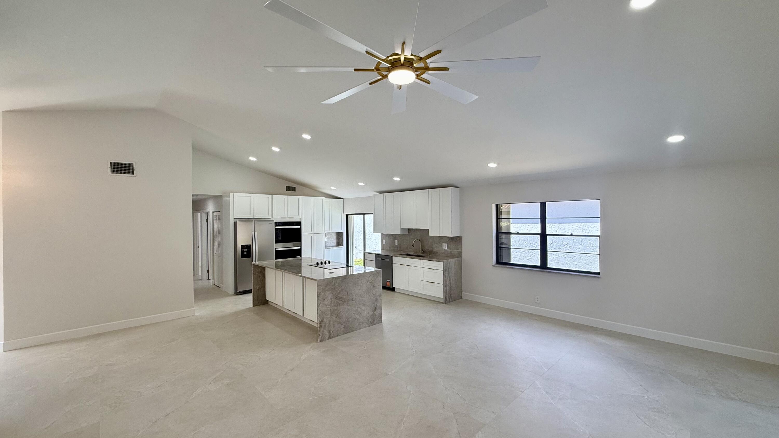 CRYSTAL POINTE 4 - Residential