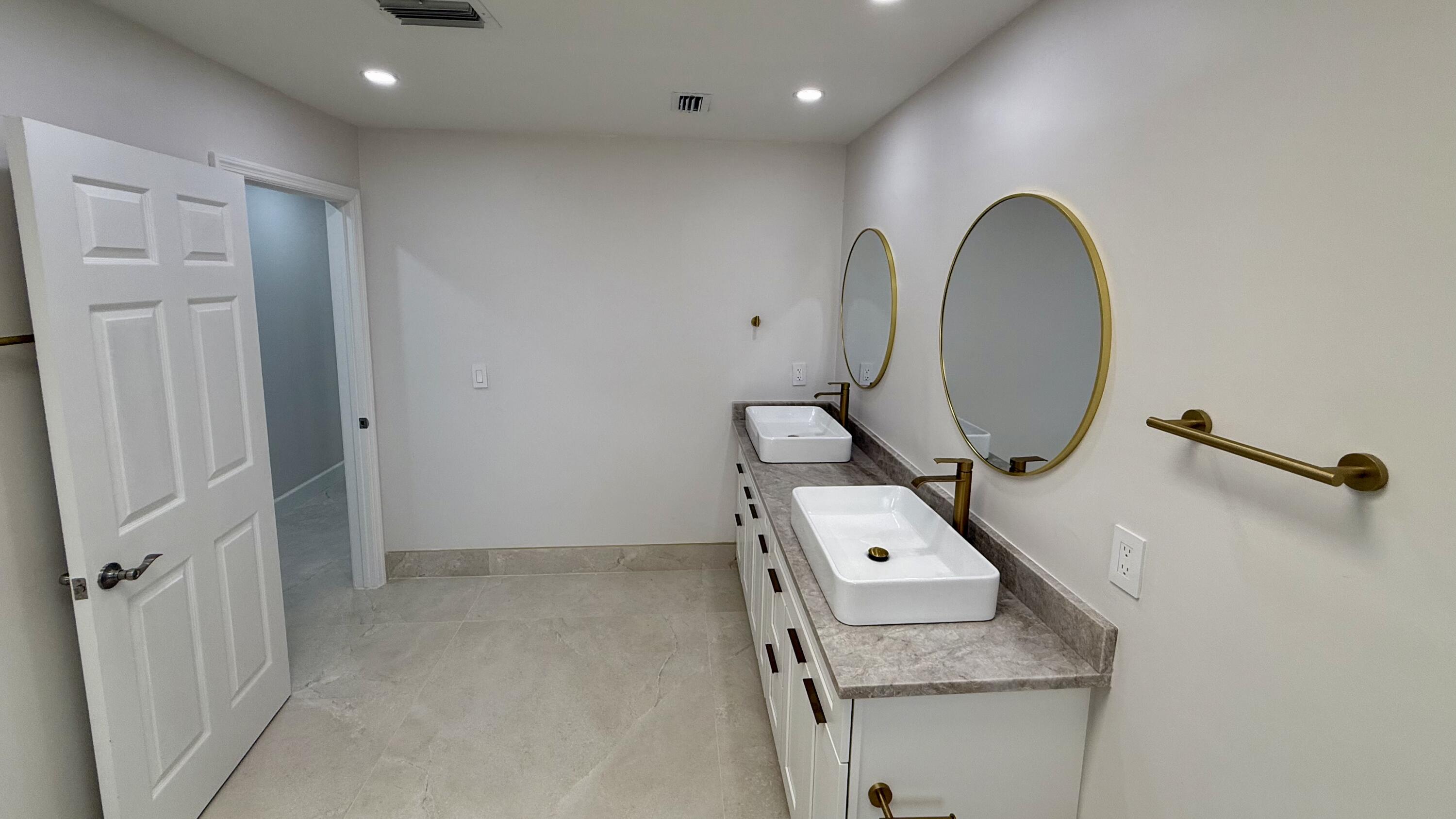 CRYSTAL POINTE 4 - Residential
