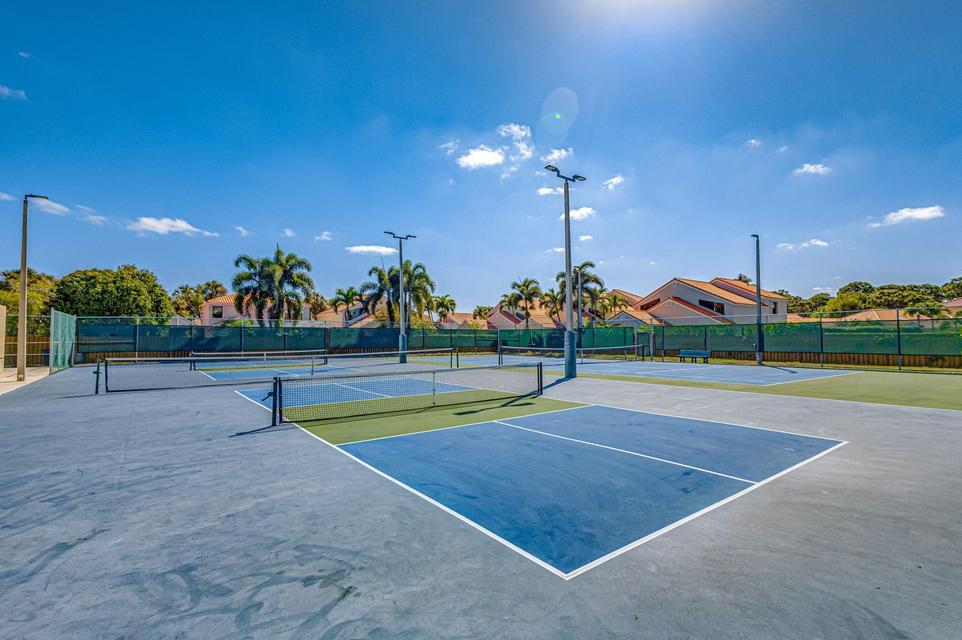 CRYSTAL POINTE 4 - Residential