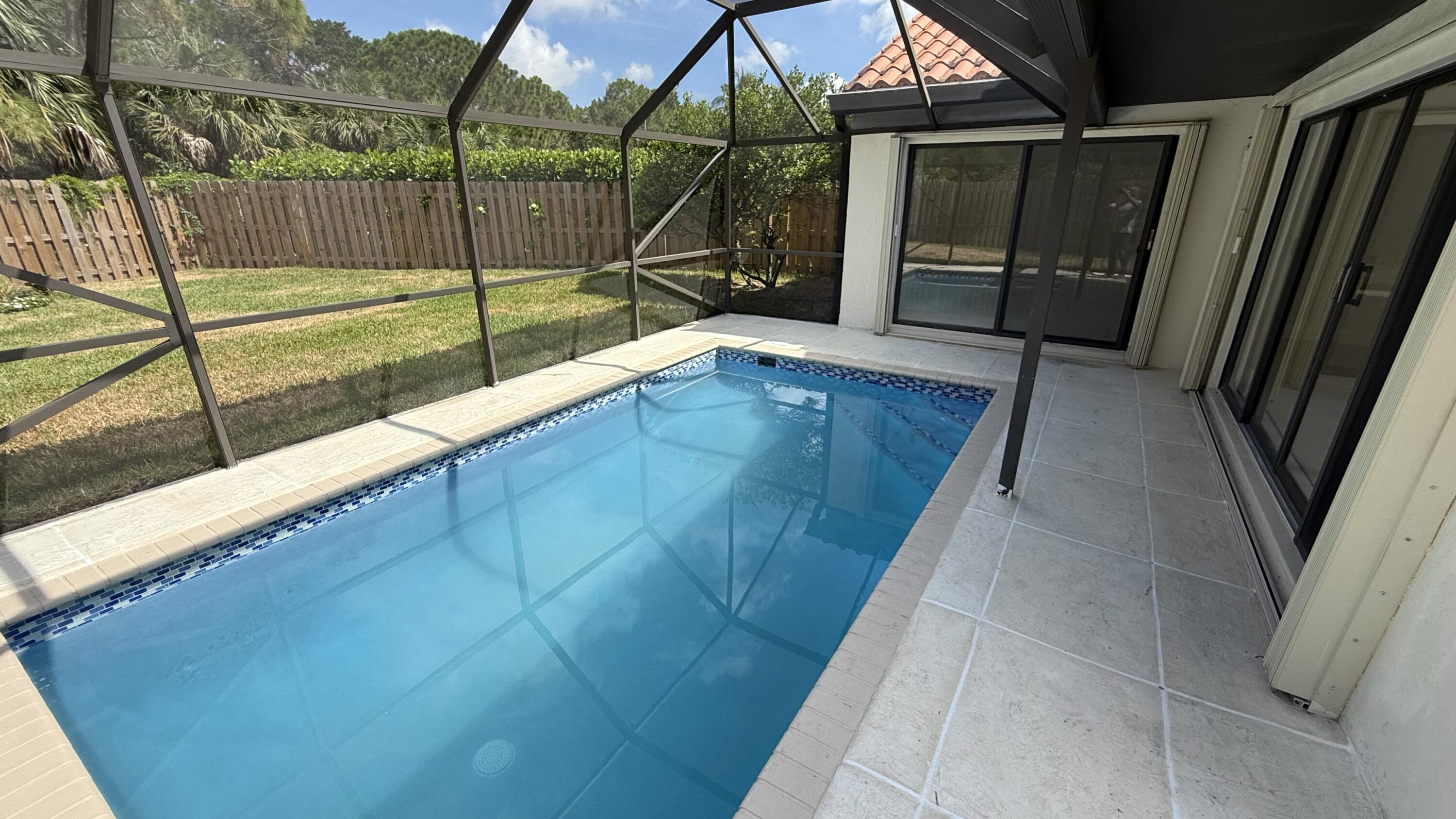 CRYSTAL POINTE 4 - Residential