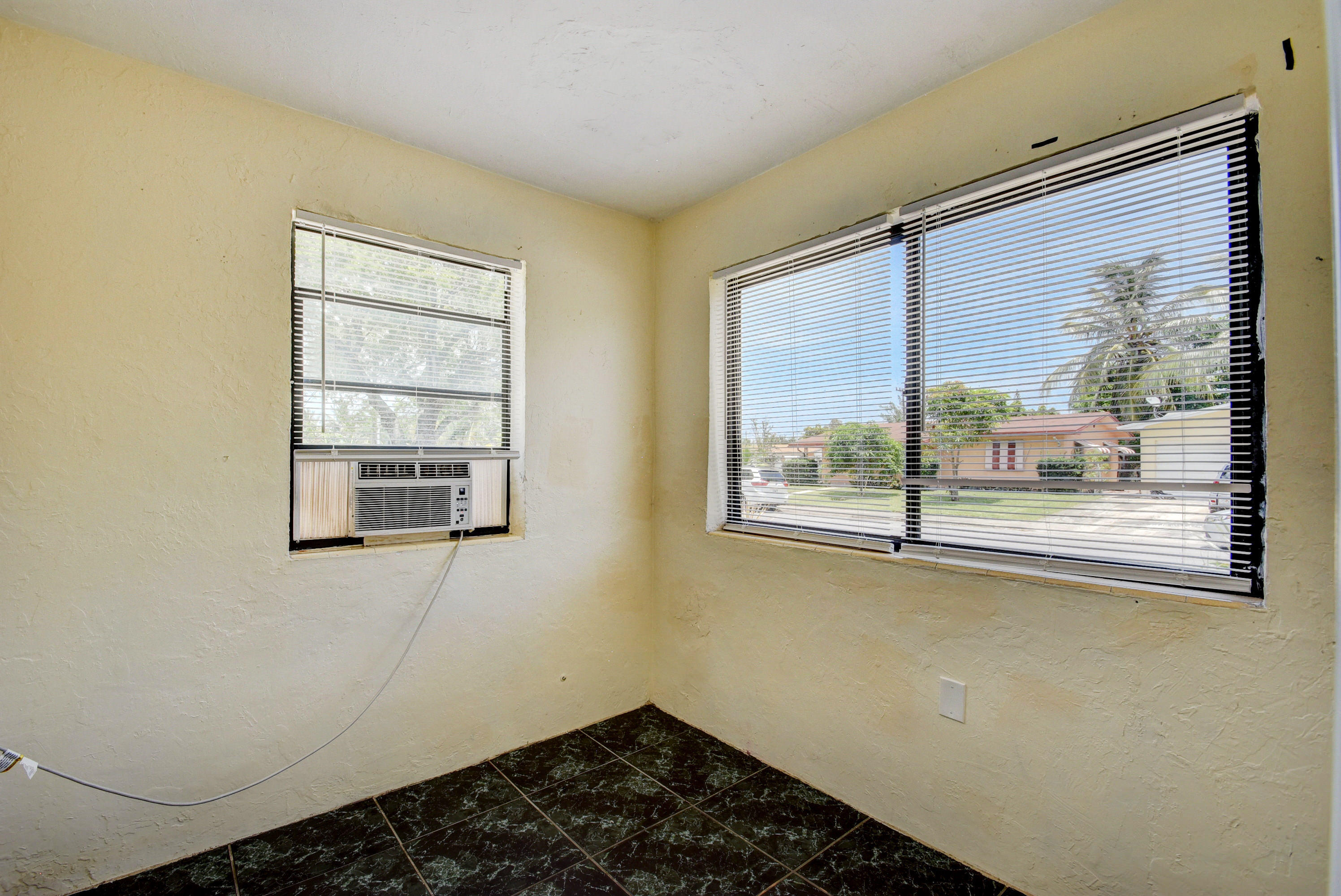 LAKE WORTH TOWN OF - Residential