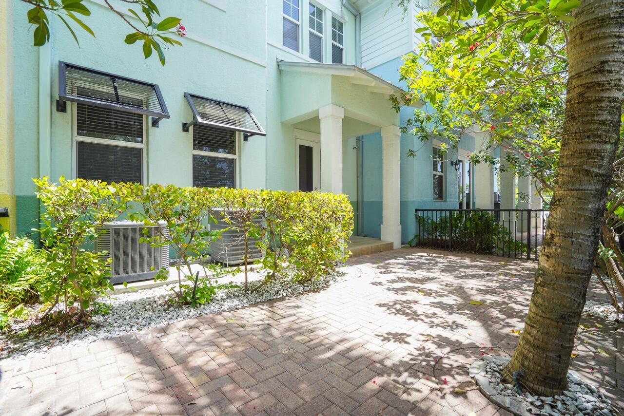 LATITUDE DELRAY - Residential Lease