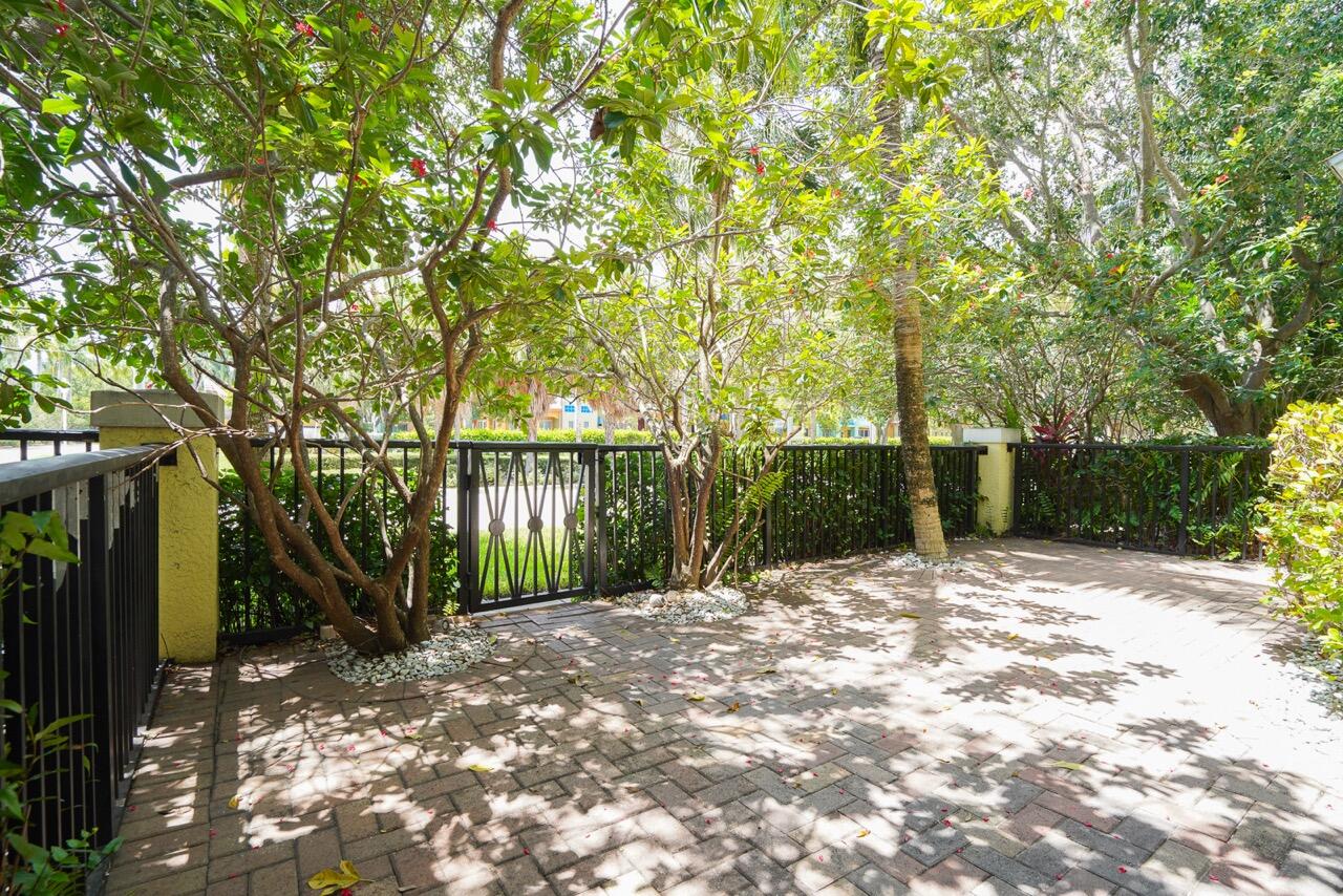 LATITUDE DELRAY - Residential Lease