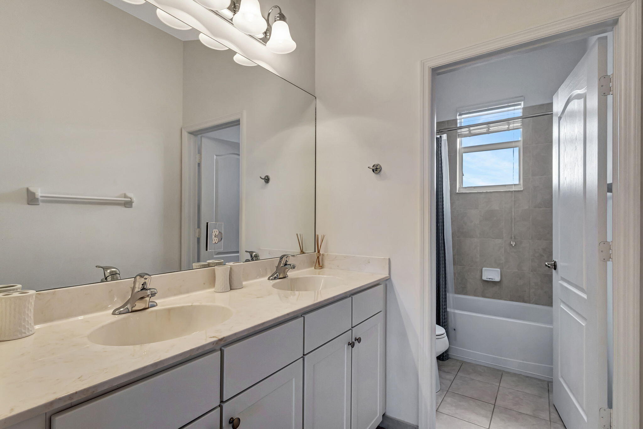 RIALTO LOXAHATCHEE RESERVE NORTH - Residential Lease