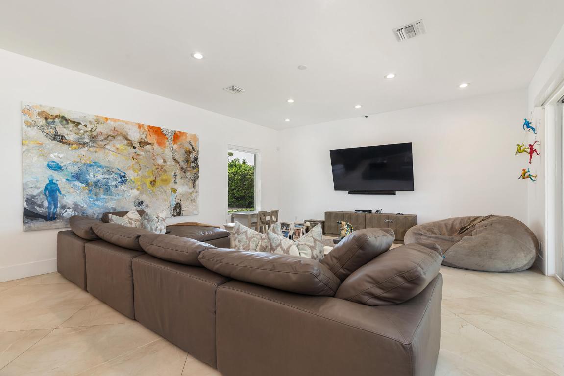 BREAKERS WEST - Residential