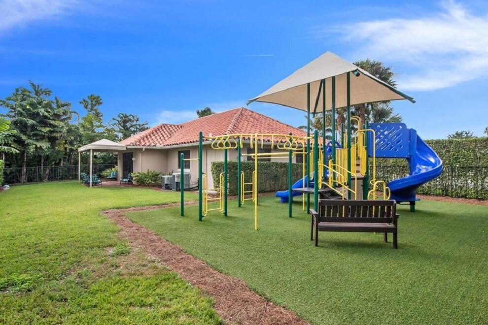 BREAKERS WEST - Residential