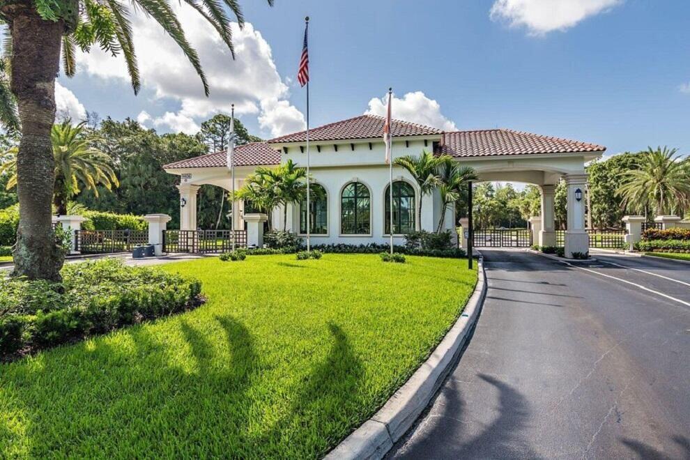 BREAKERS WEST - Residential