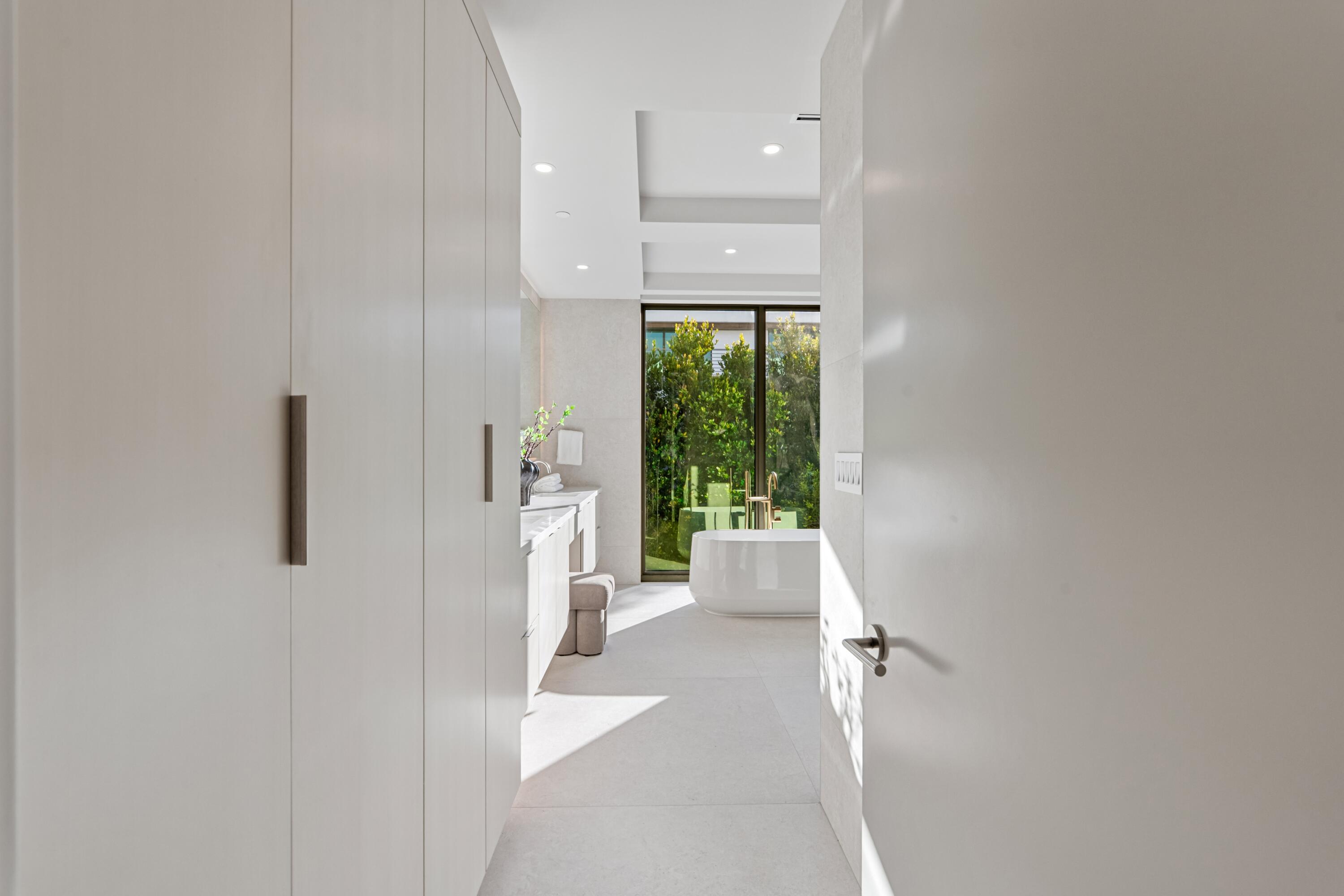 MIRAGE RESIDENCES - Residential