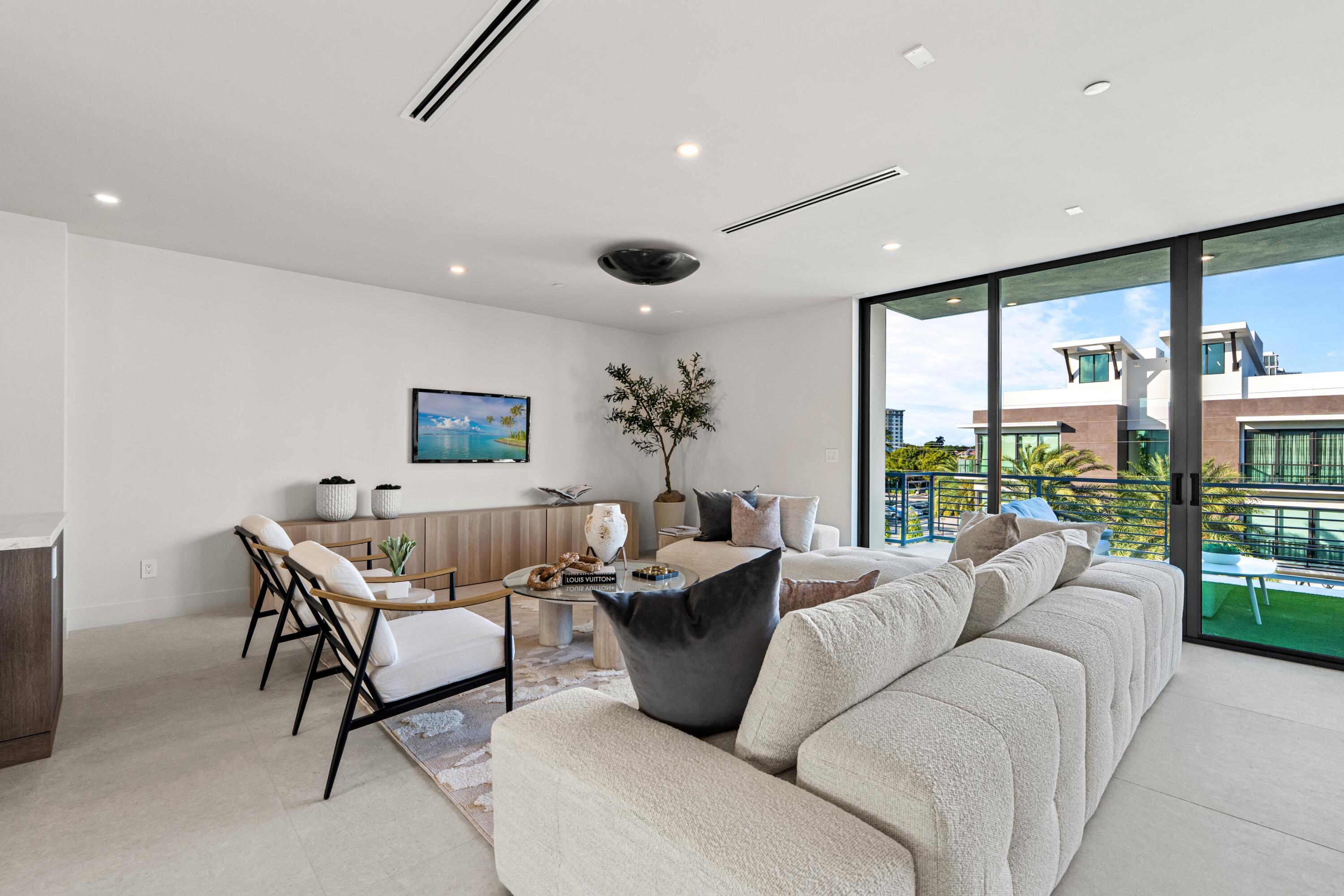 MIRAGE RESIDENCES - Residential