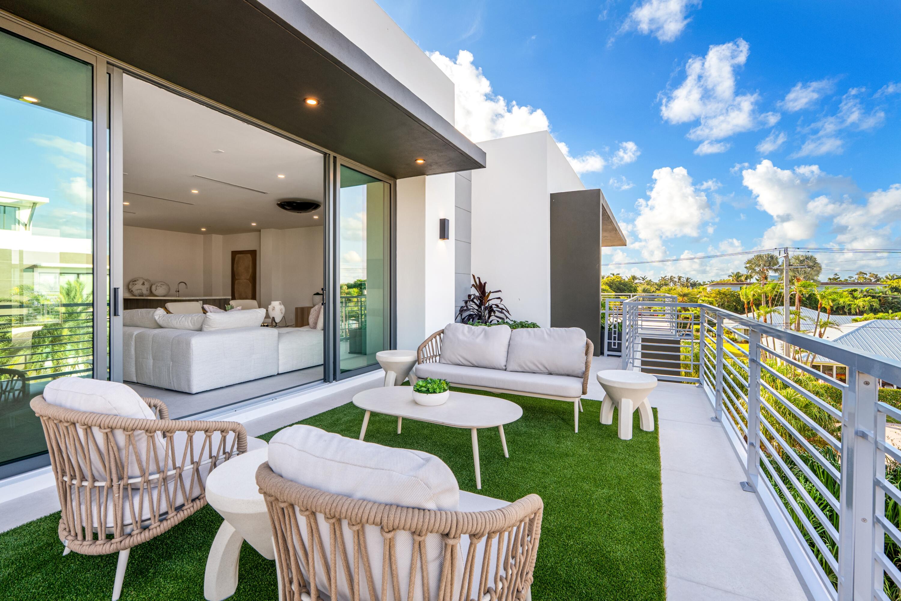 MIRAGE RESIDENCES - Residential