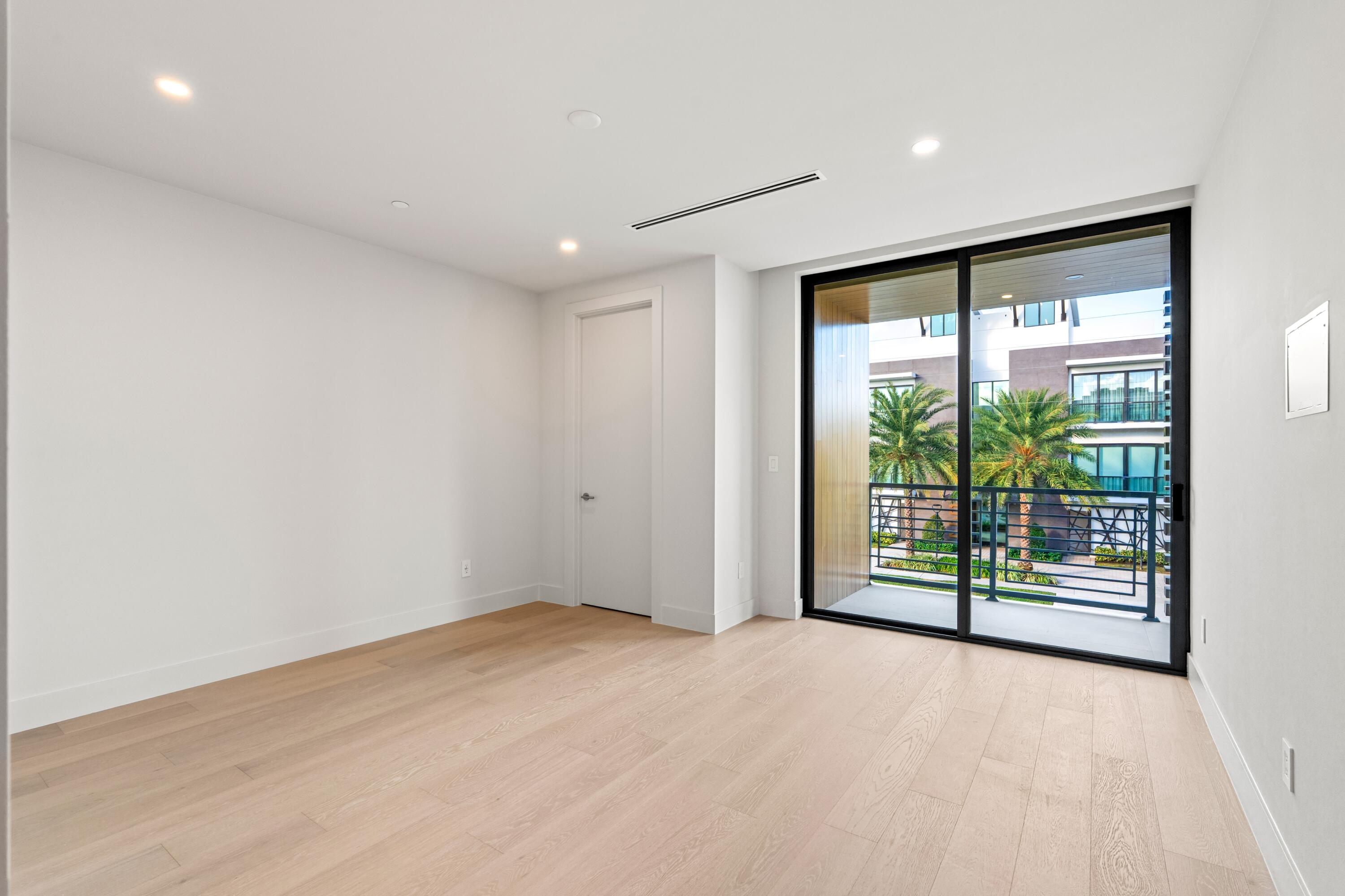 MIRAGE RESIDENCES - Residential