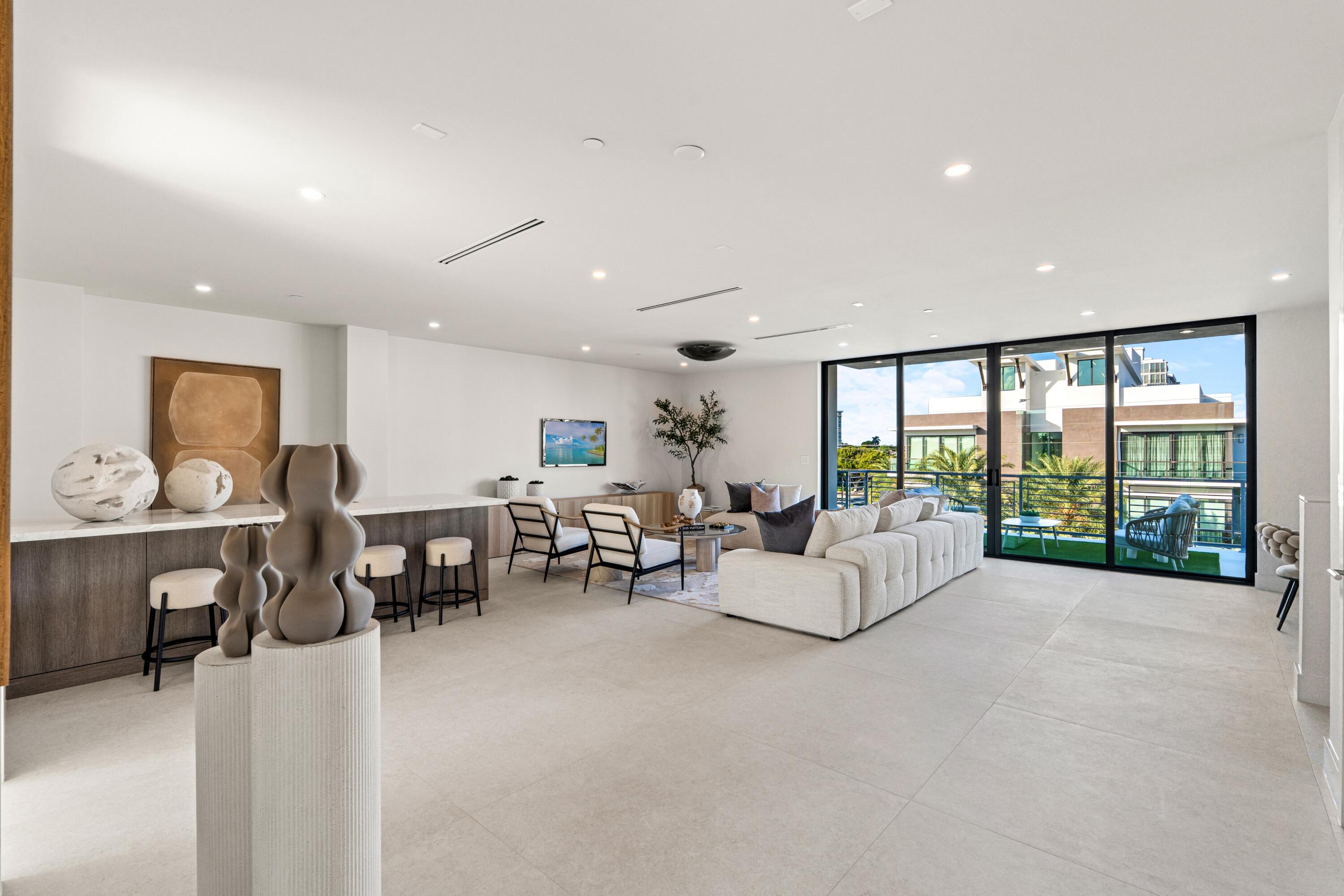 MIRAGE RESIDENCES - Residential