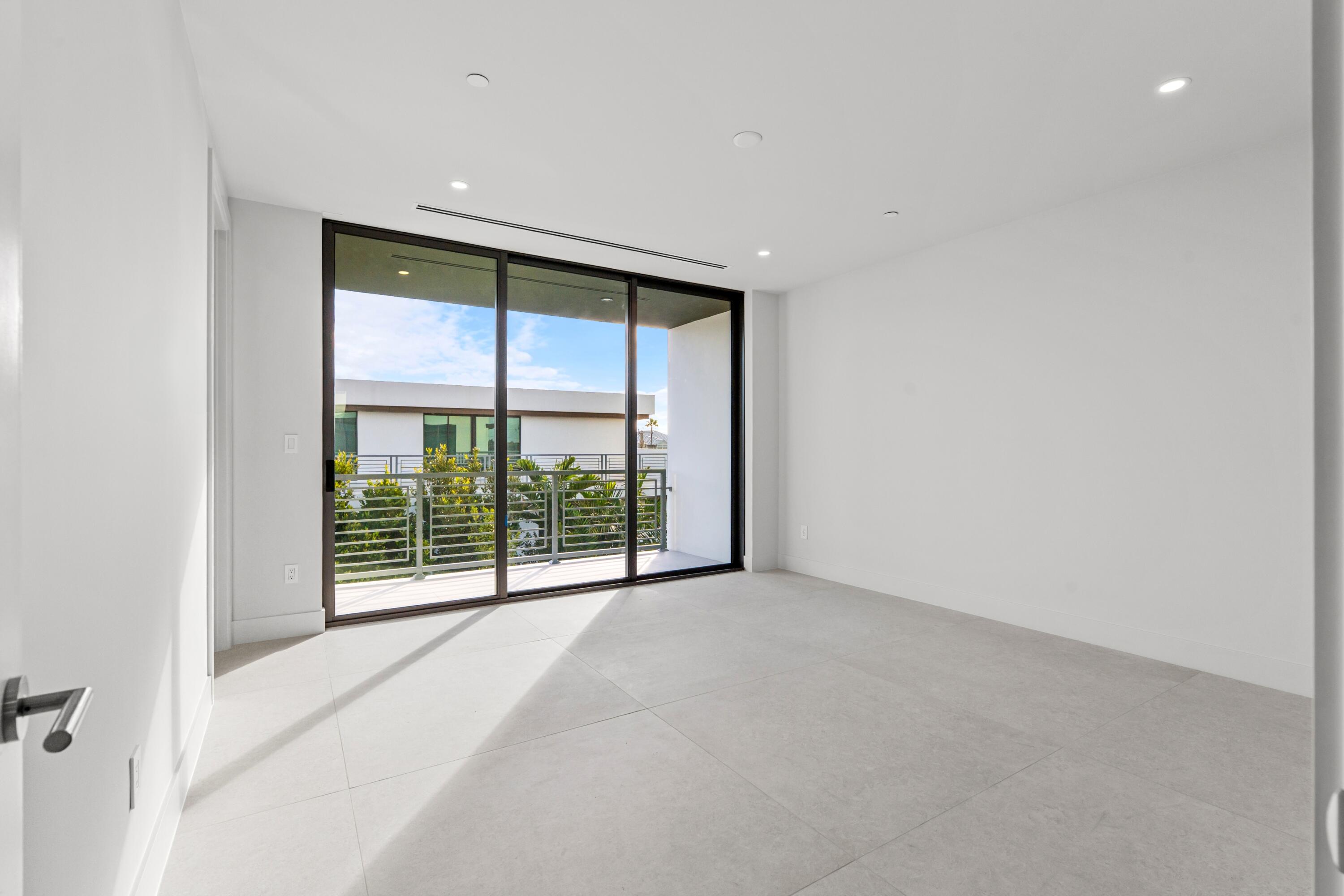 MIRAGE RESIDENCES - Residential