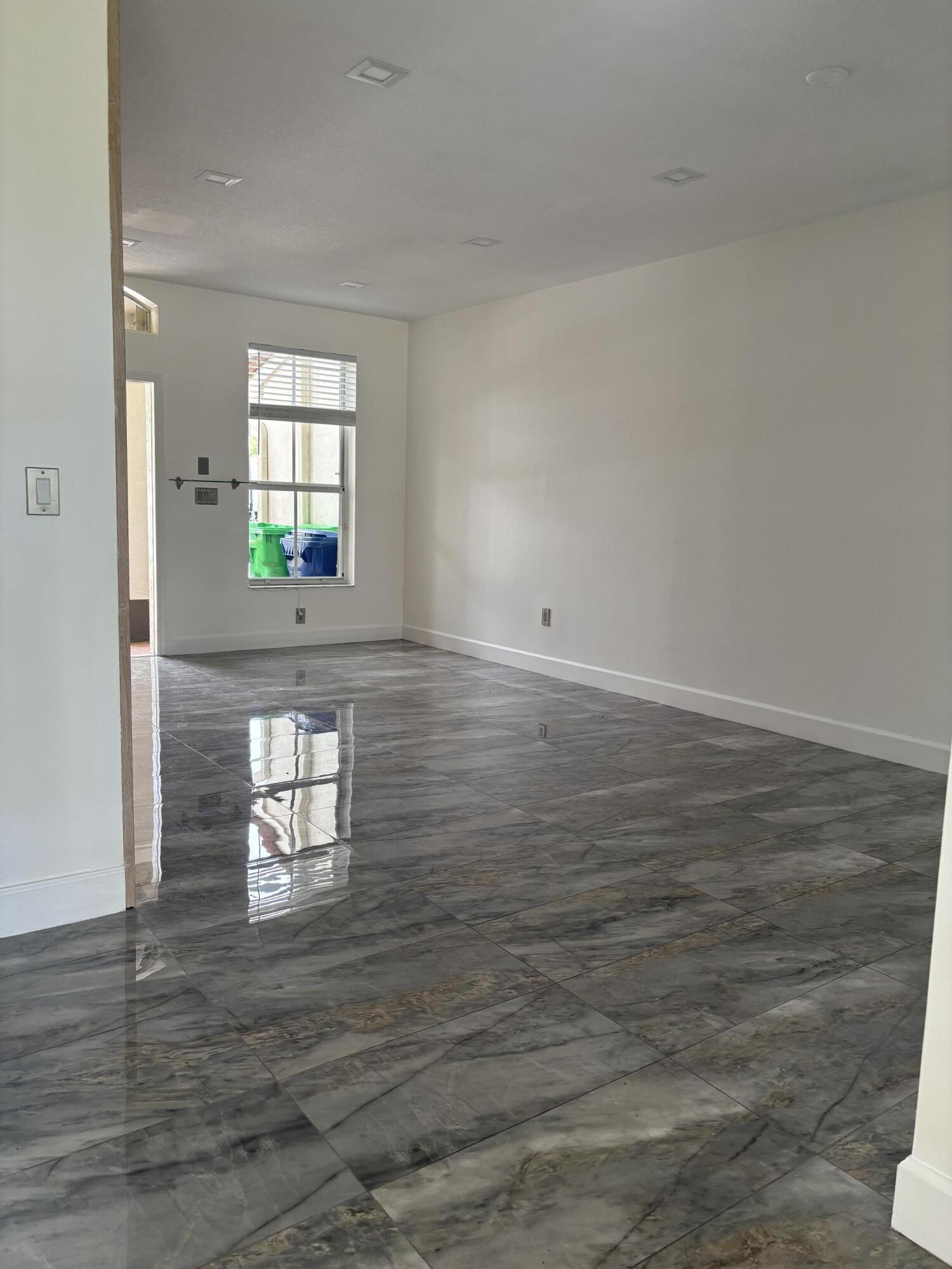 NEW RIVER ESTATES SEC 6 - Residential Lease