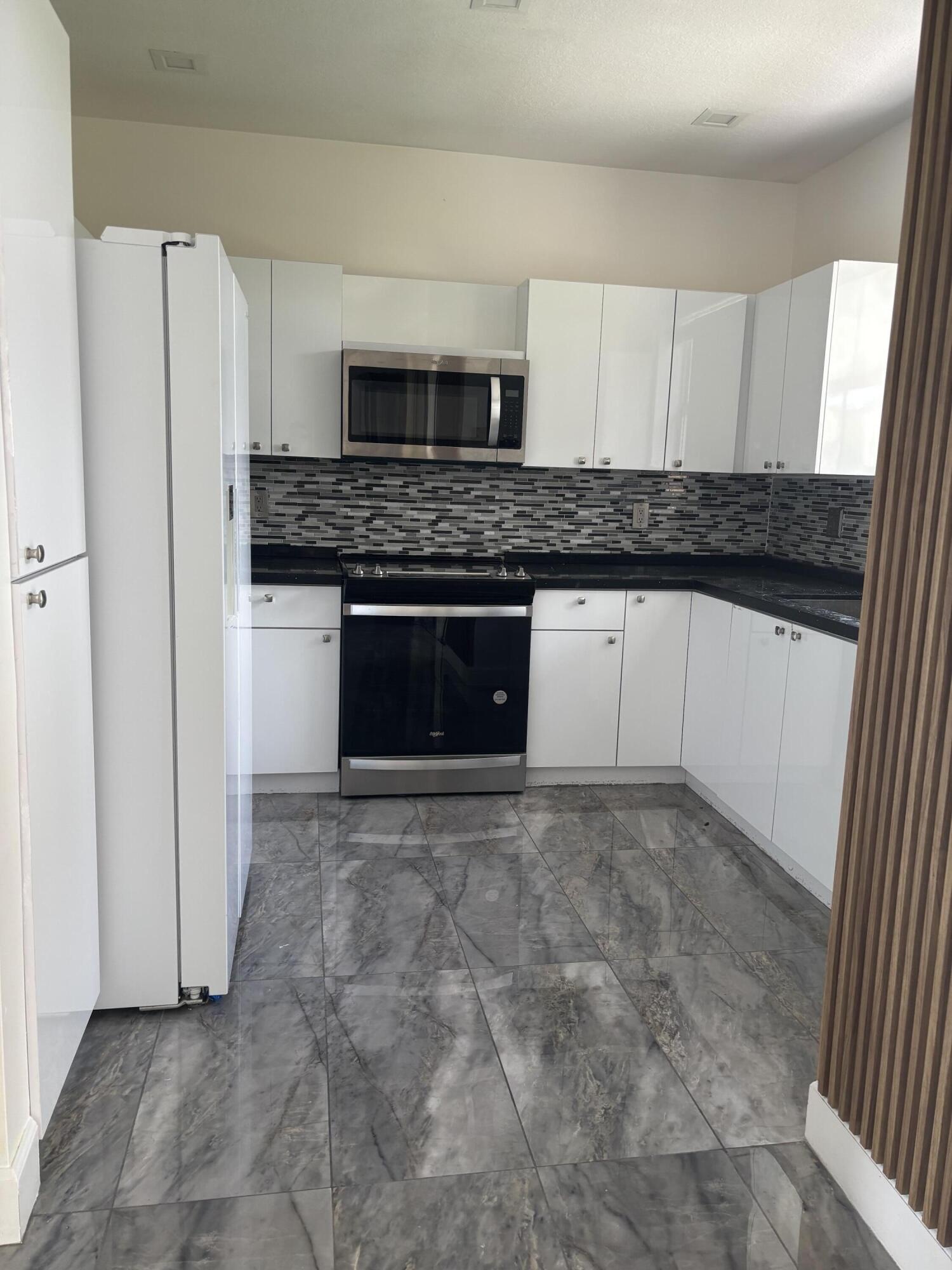 NEW RIVER ESTATES SEC 6 - Residential Lease