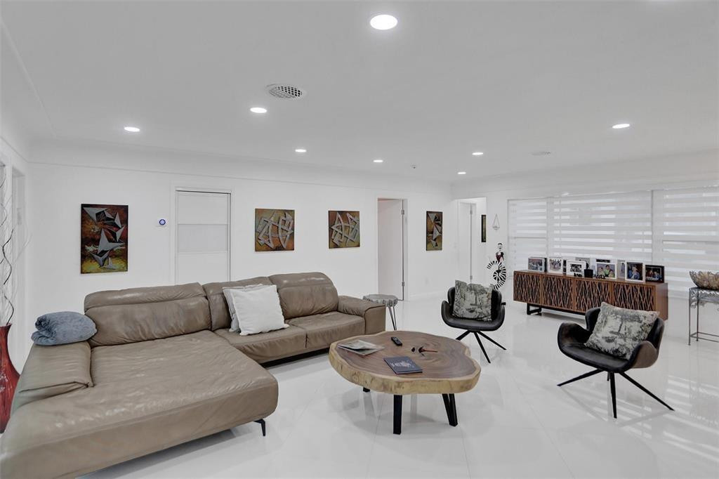 EASTERN SHORES - Residential