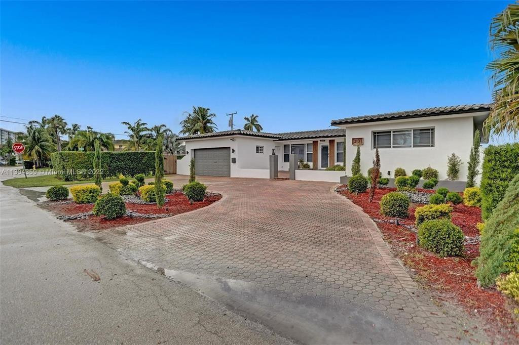 EASTERN SHORES - Residential