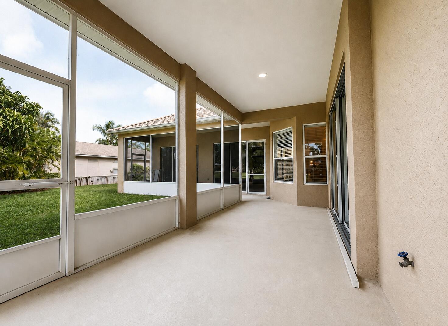 PALM LAKES GARDENS - Residential