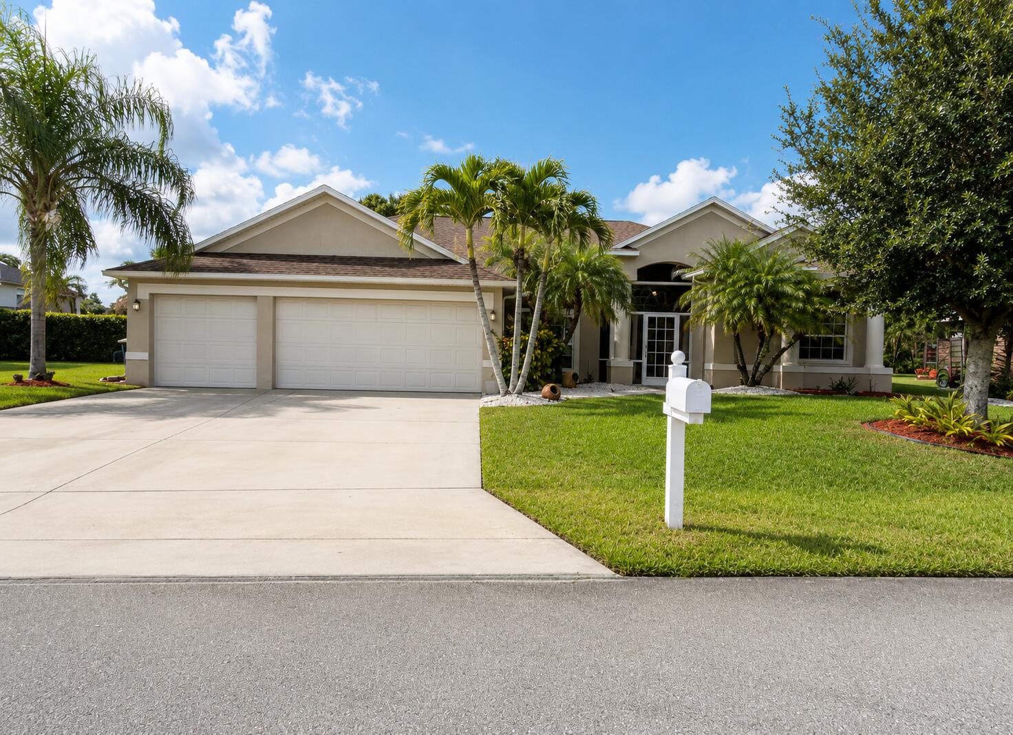 PALM LAKES GARDENS - Residential