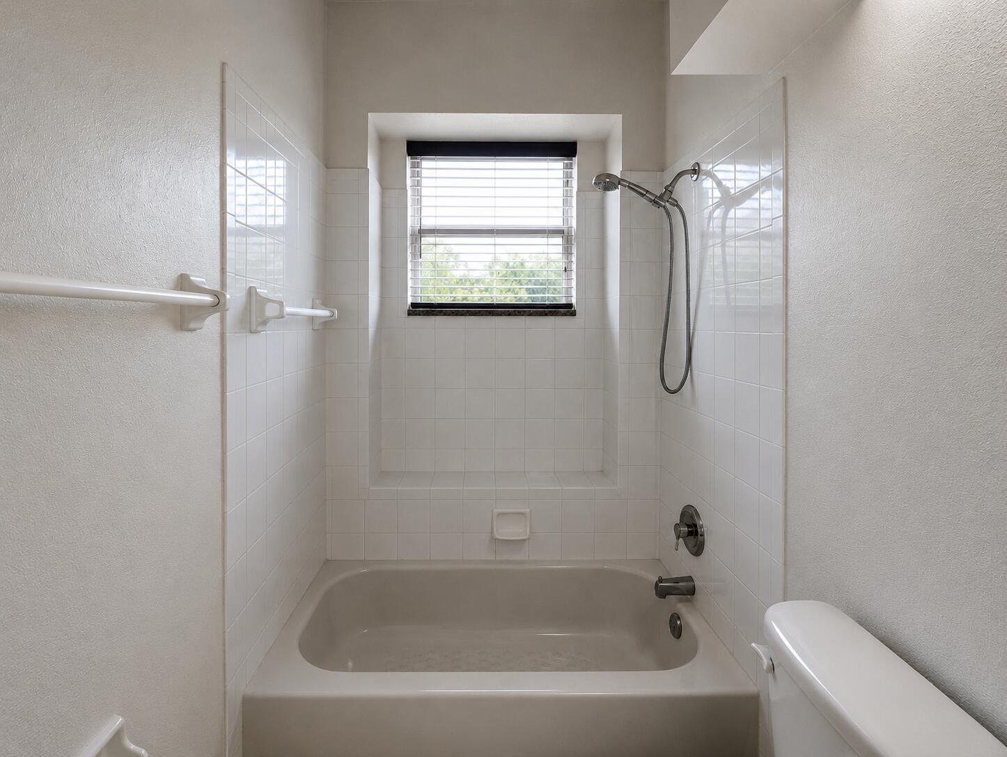 PALM LAKES GARDENS - Residential