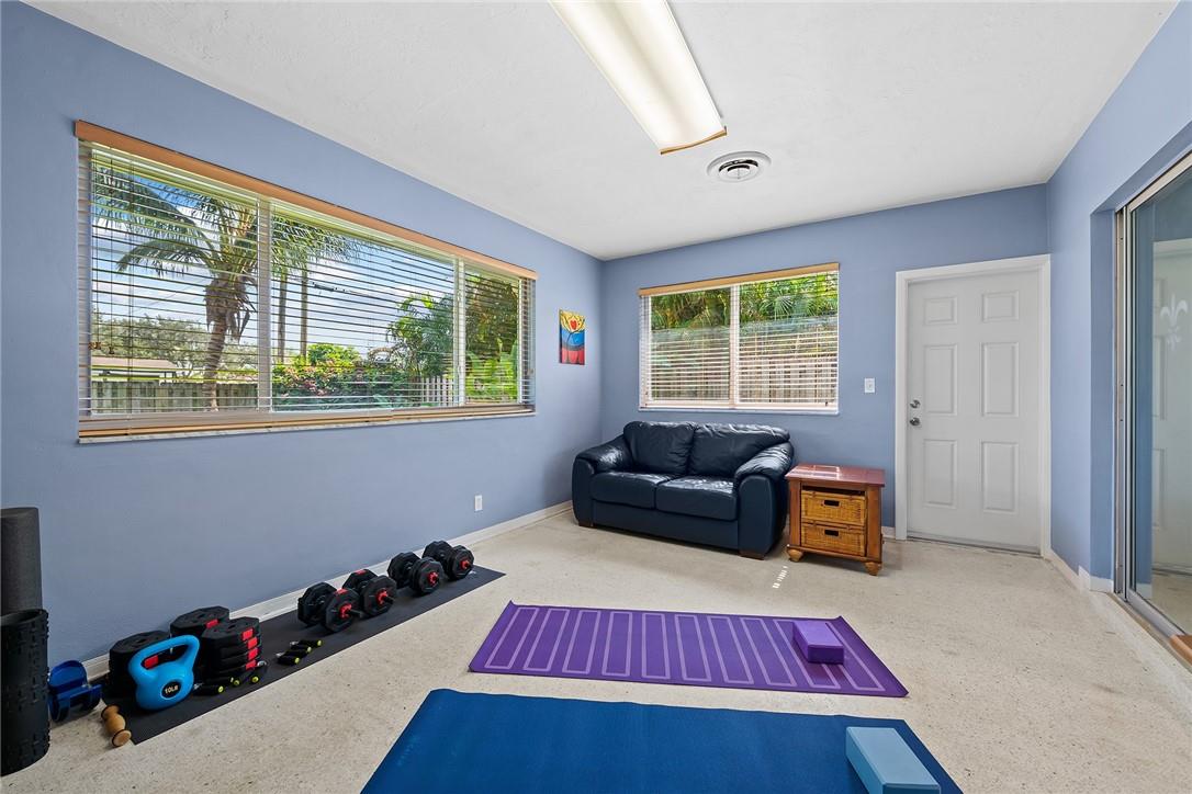 Hollywood Hills 6-22 B - Residential