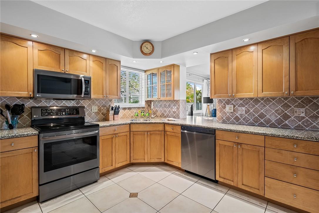 Hollywood Hills 6-22 B - Residential