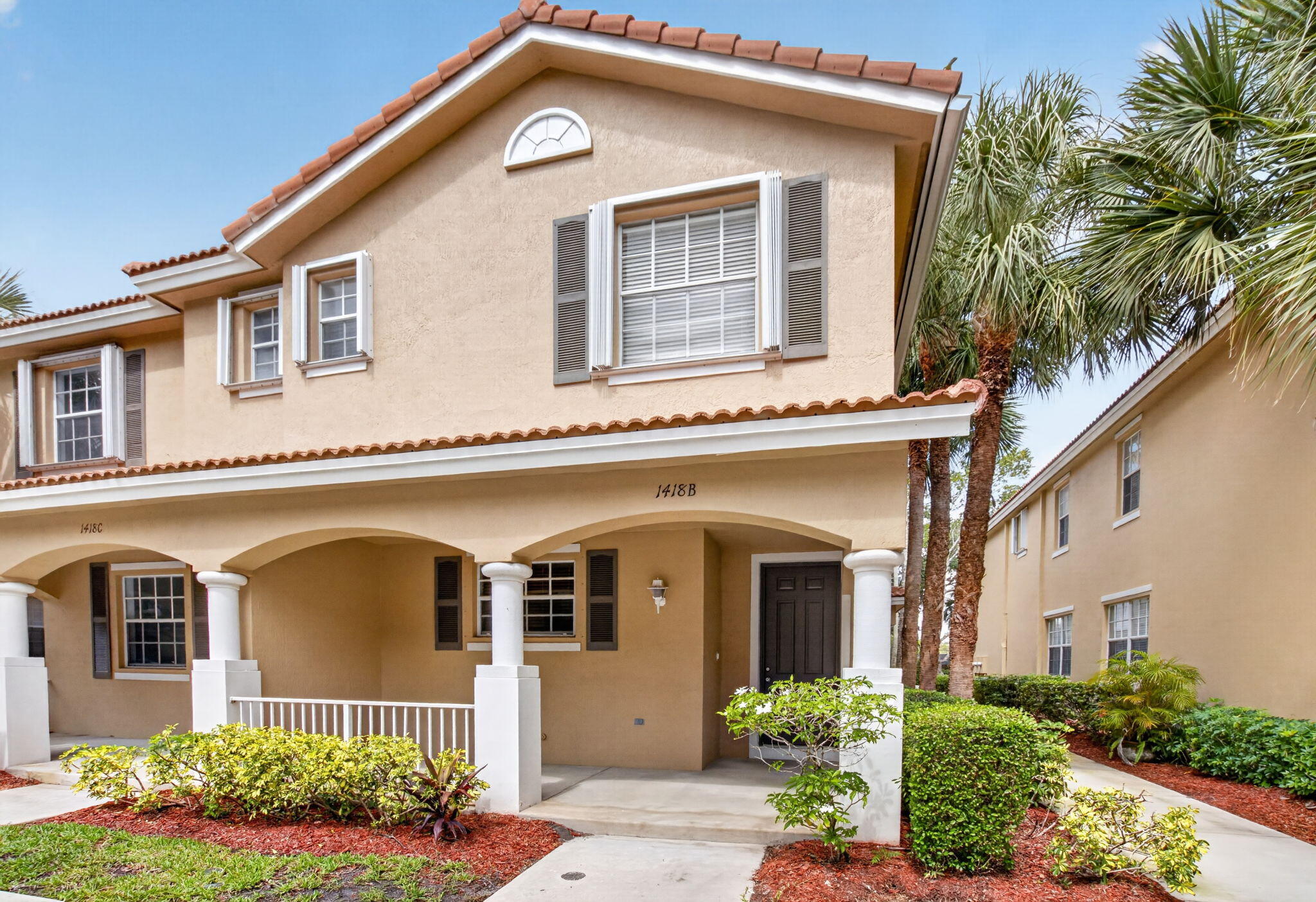 Stunning 3-bedroom, 2.5-bathroom townhouse available in the coveted Bexley Park community of Delray Beach, FL! This residence boasts a modern granite kitchen with a brand-new, stainless-steel, Frigidaire Gallery refrigerator, a convenient built-in bar, new laminate flooring, and a recently installed new AC unit. Embrace the welcoming atmosphere with its charming open front porch, one-car garage, and private driveway. Immerse yourself in the vibrant community ambiance, complete with festive holiday decorating competitions, a refreshing pool, playgrounds, a fitness trail, and more. Seize a rare opportunity to reside in this sought-after neighborhood, centrally positioned just minutes away from downtown Delray Beach, easy access to I-95, and a plethora of nearby shopping and dining options.