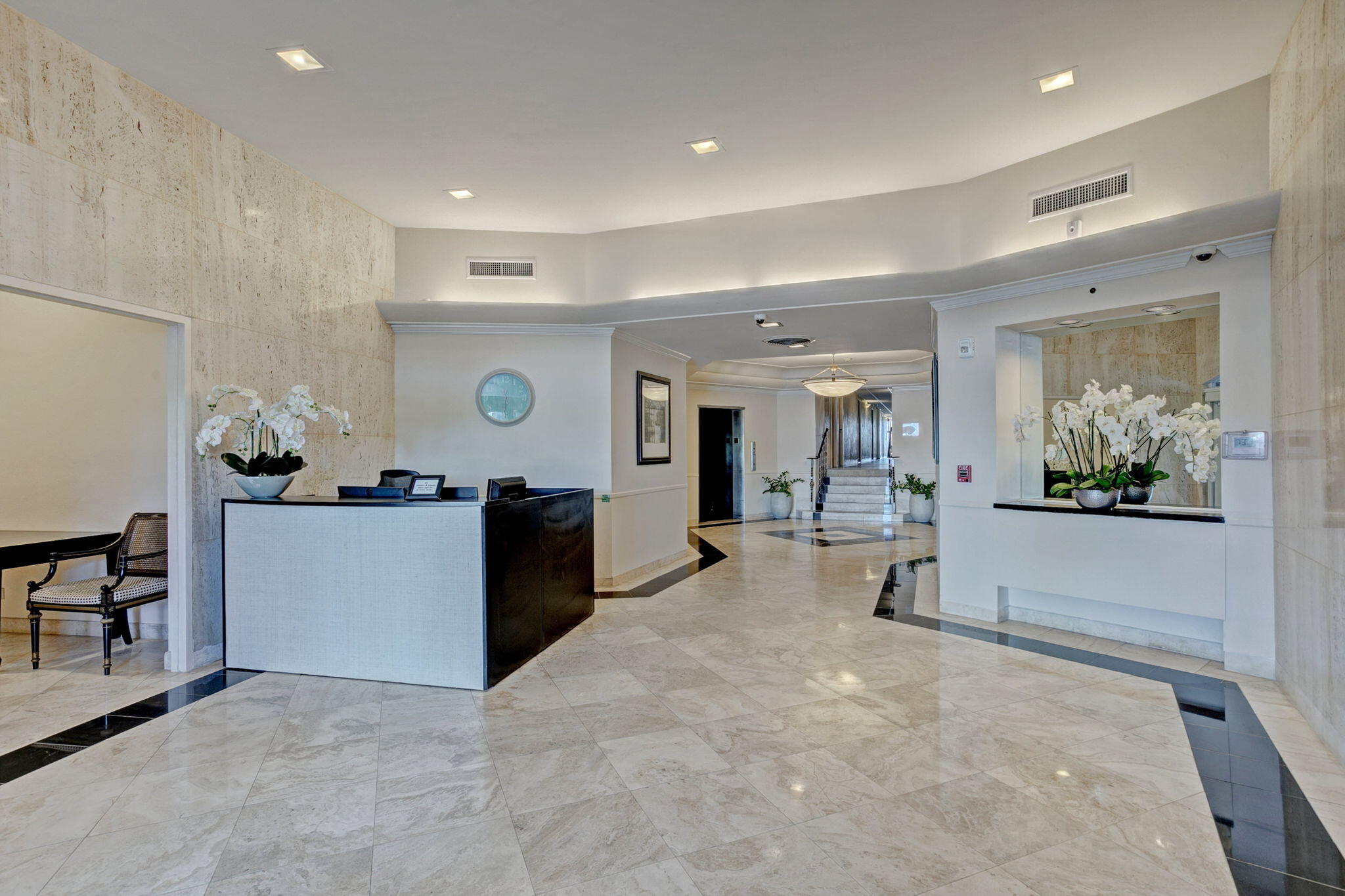 LA FONTANA APTS OF PALM BEACH INC - Residential Lease