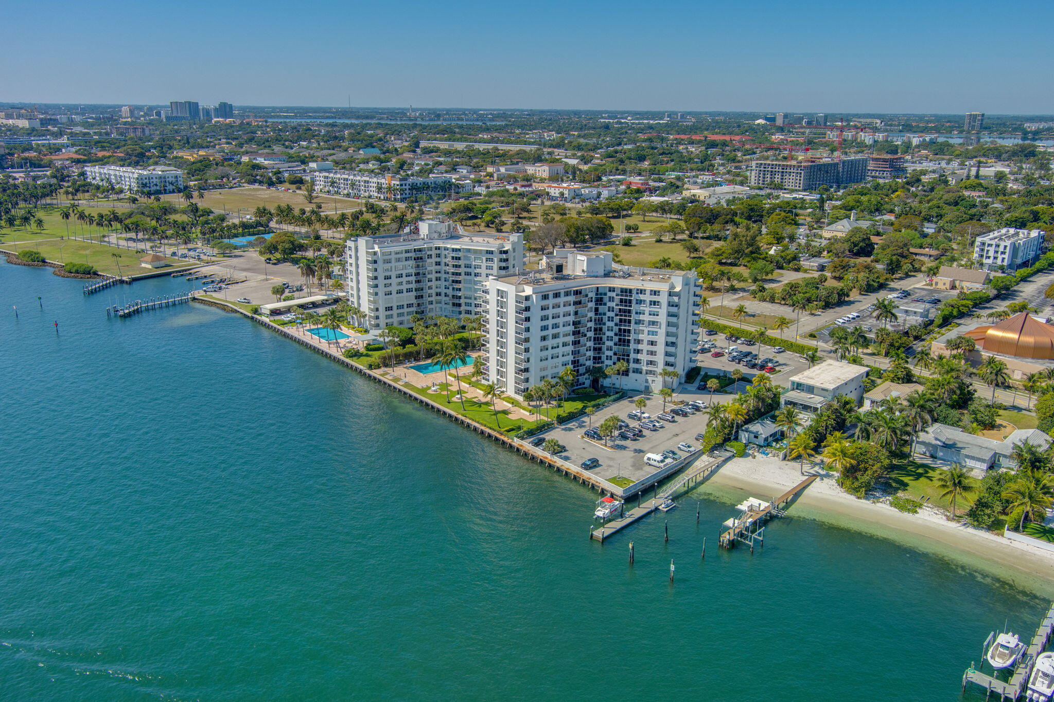 LA FONTANA APTS OF PALM BEACH INC - Residential Lease