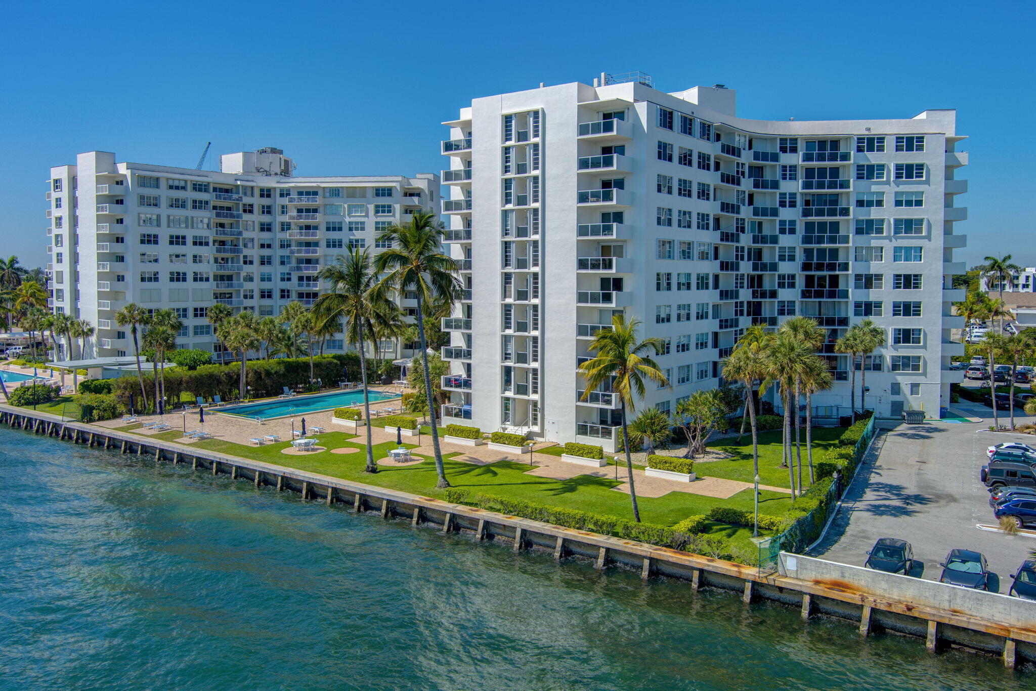 LA FONTANA APTS OF PALM BEACH INC - Residential Lease