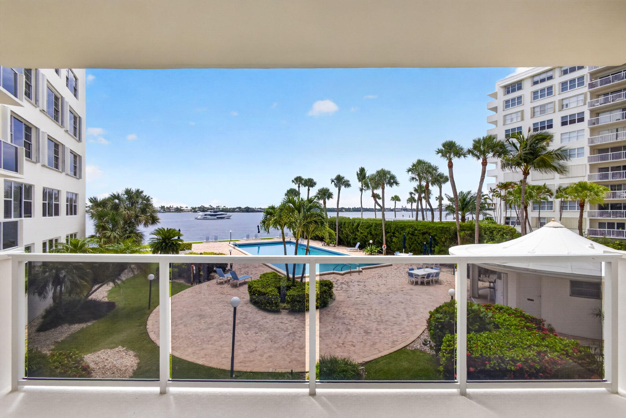 LA FONTANA APTS OF PALM BEACH INC - Residential Lease