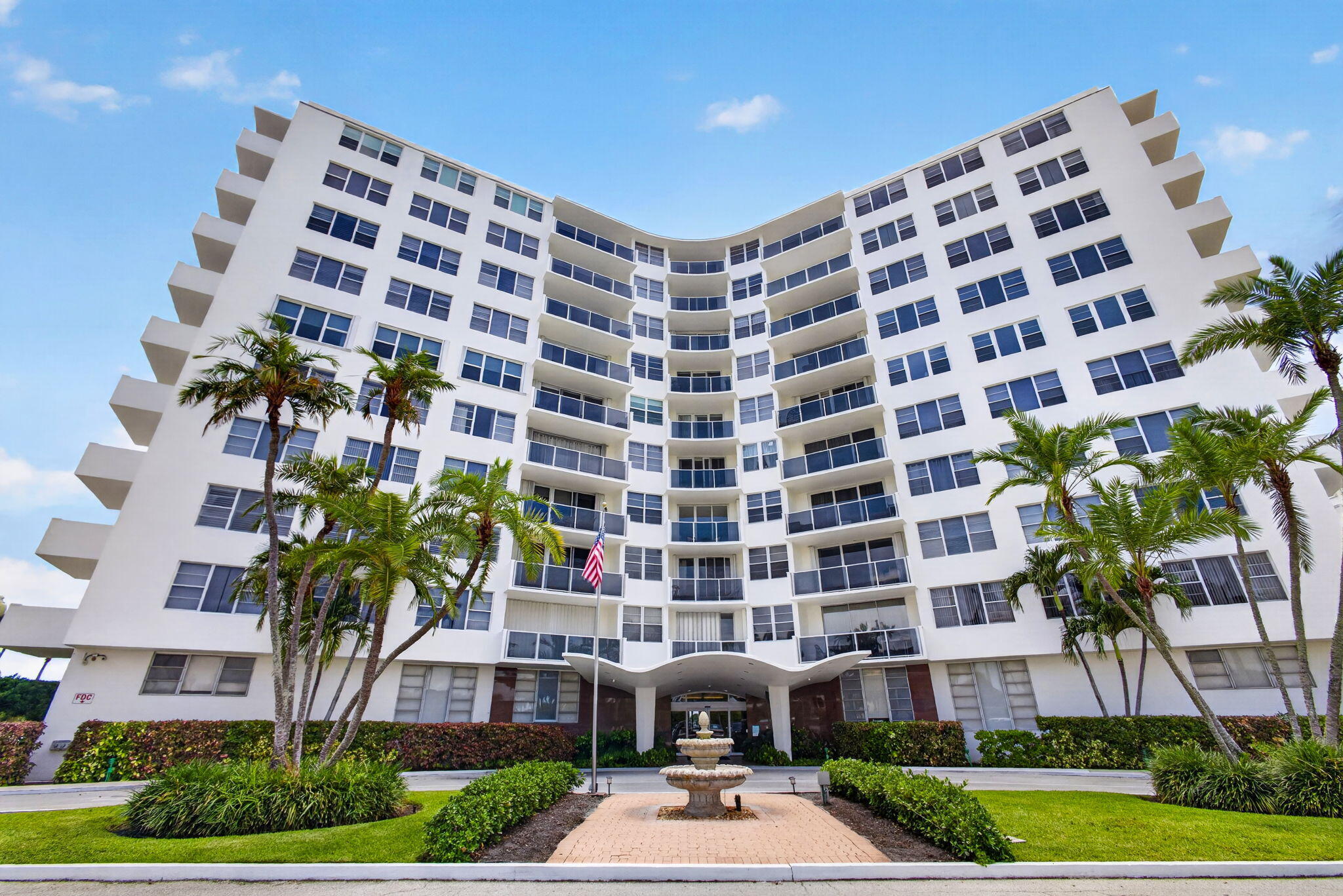 LA FONTANA APTS OF PALM BEACH INC - Residential Lease