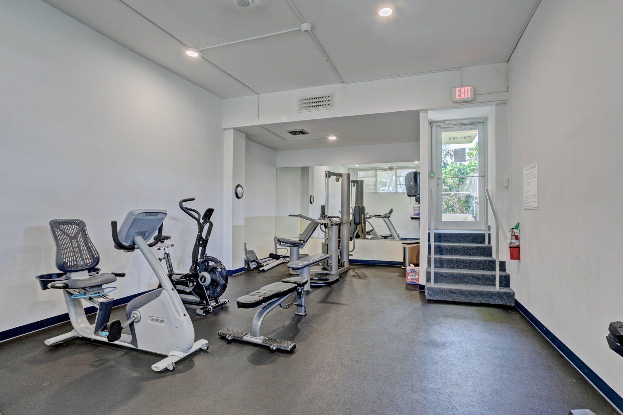 LA FONTANA APTS OF PALM BEACH INC - Residential Lease