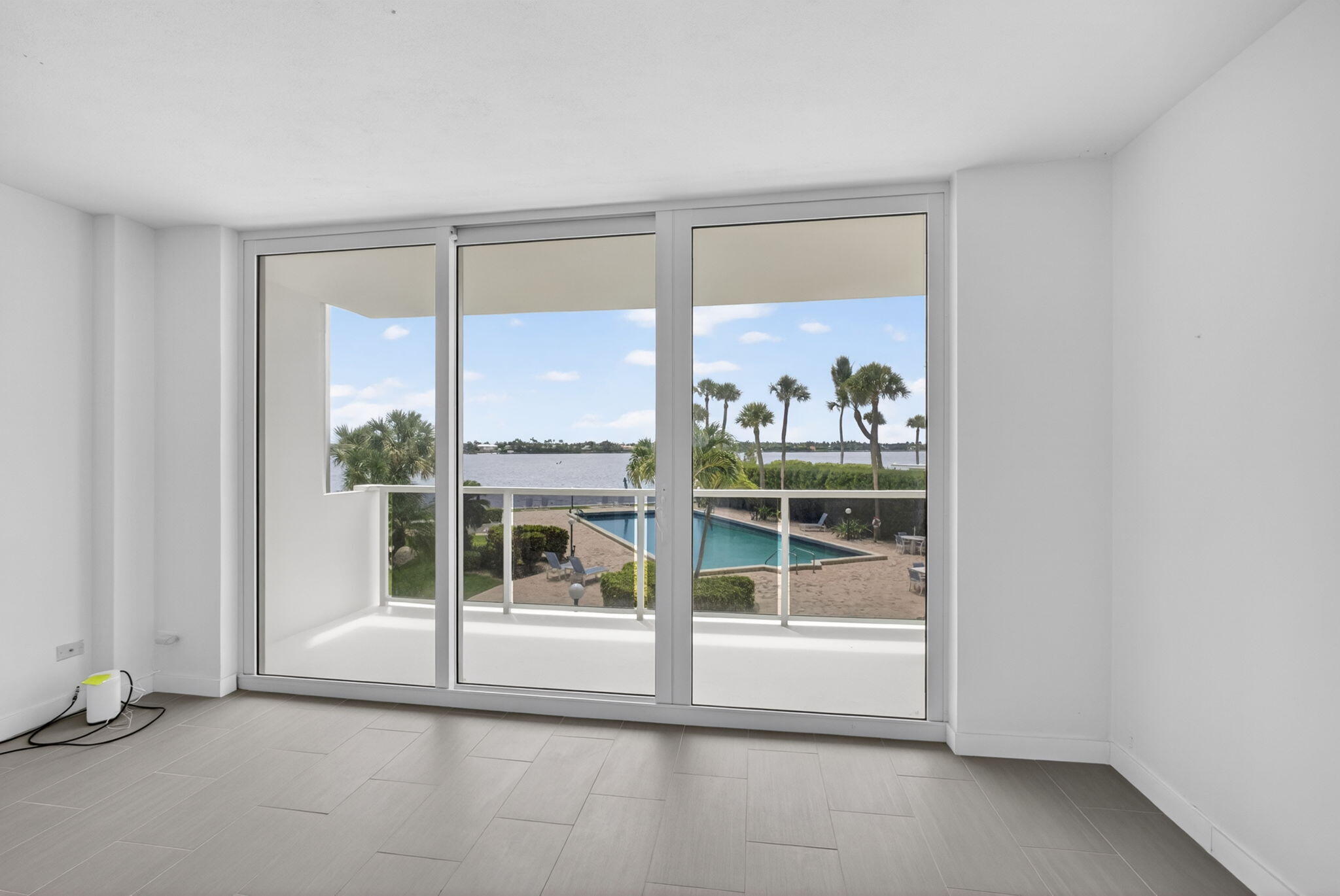 LA FONTANA APTS OF PALM BEACH INC - Residential Lease