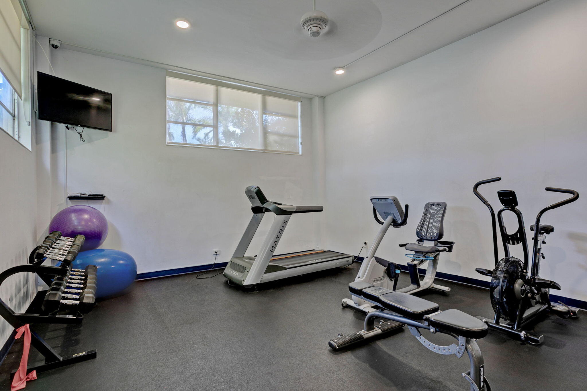 LA FONTANA APTS OF PALM BEACH INC - Residential Lease
