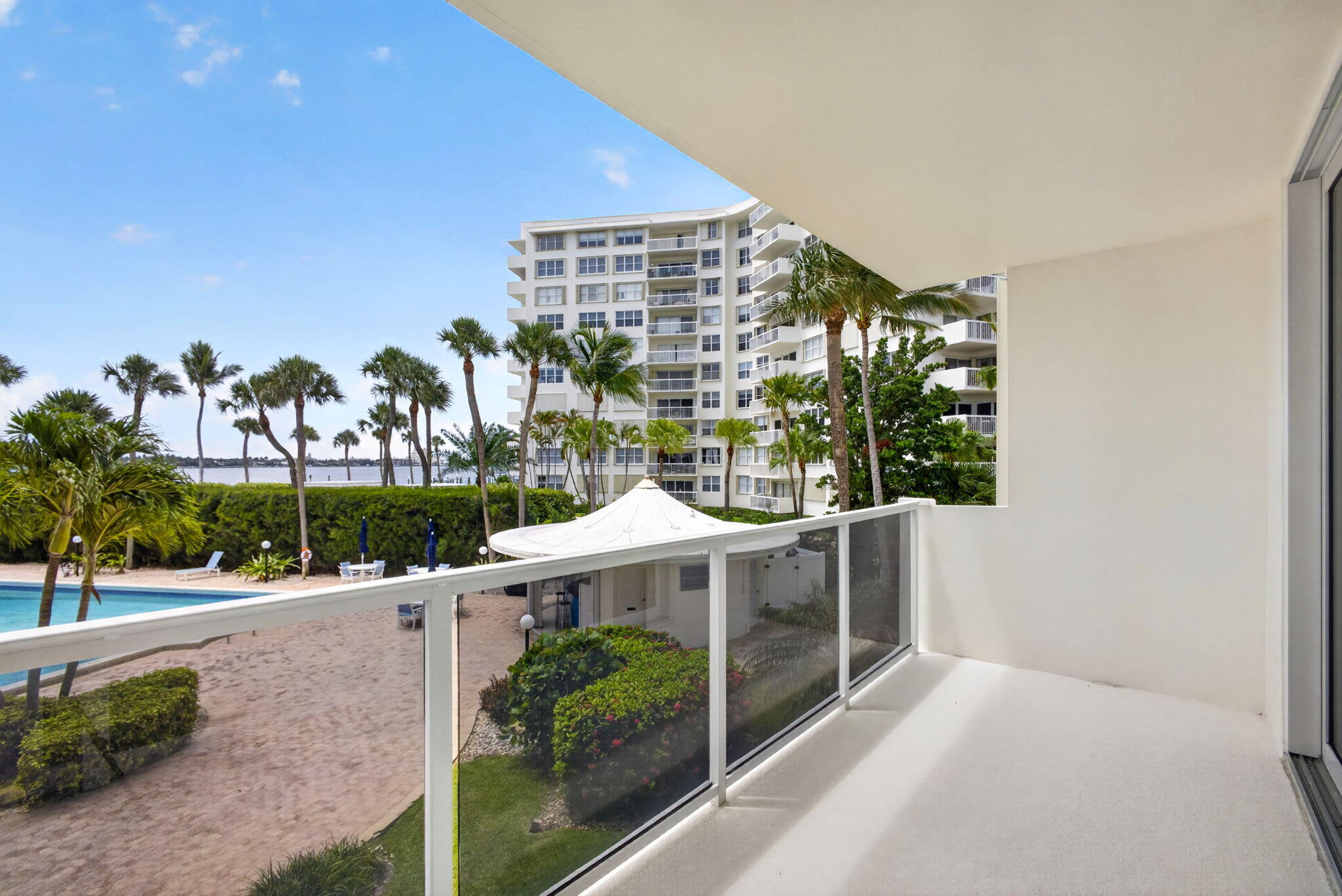 LA FONTANA APTS OF PALM BEACH INC - Residential Lease