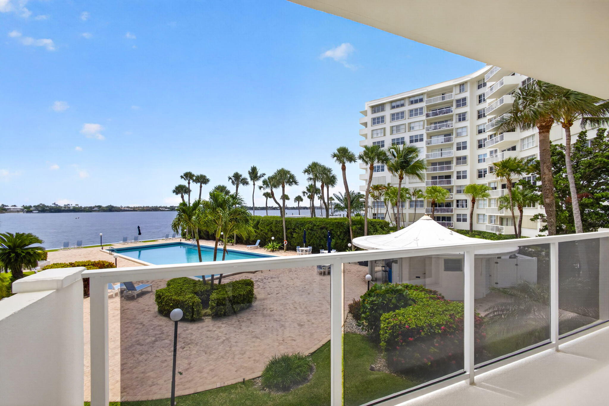 LA FONTANA APTS OF PALM BEACH INC - Residential Lease