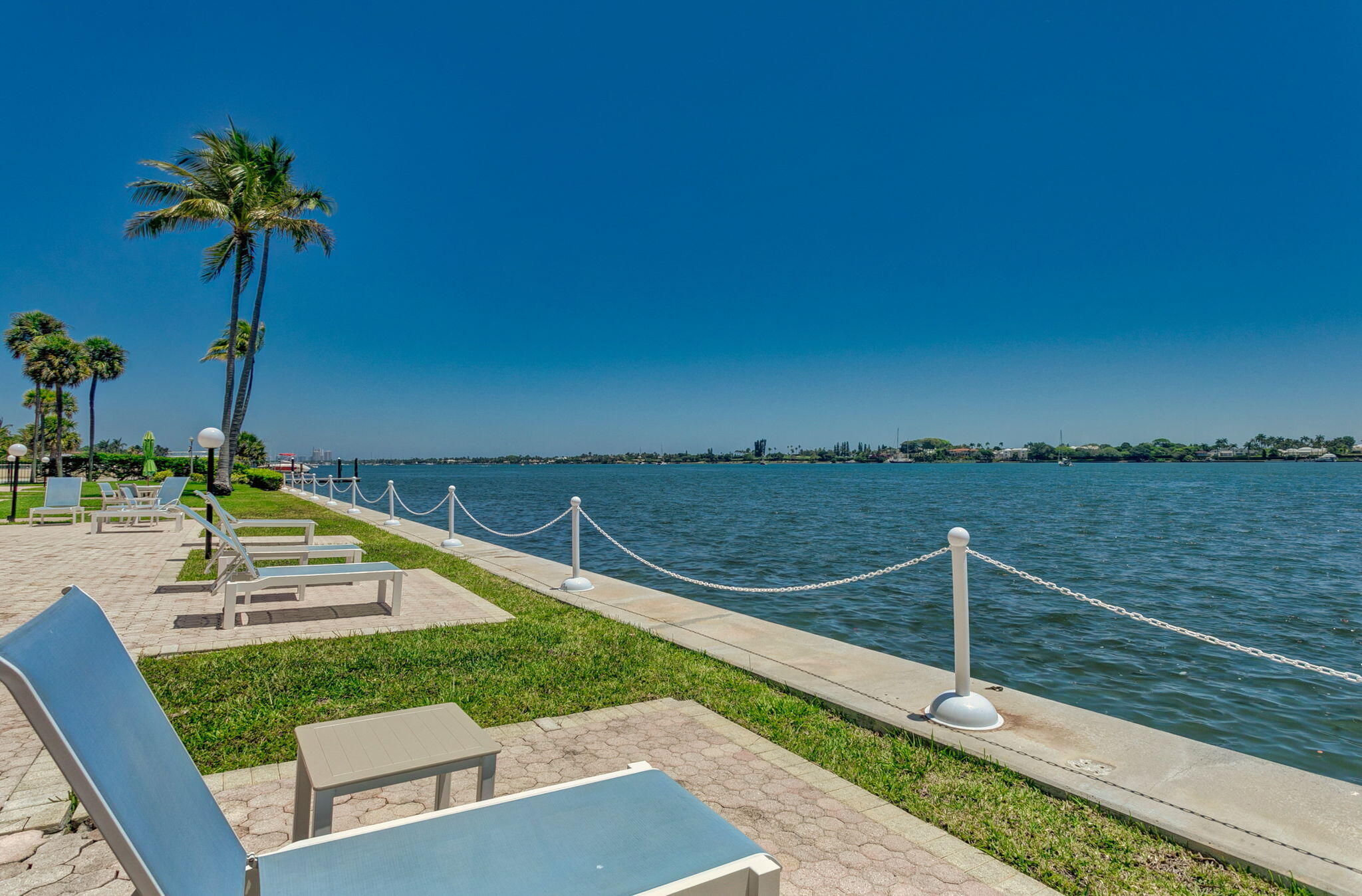 LA FONTANA APTS OF PALM BEACH INC - Residential Lease