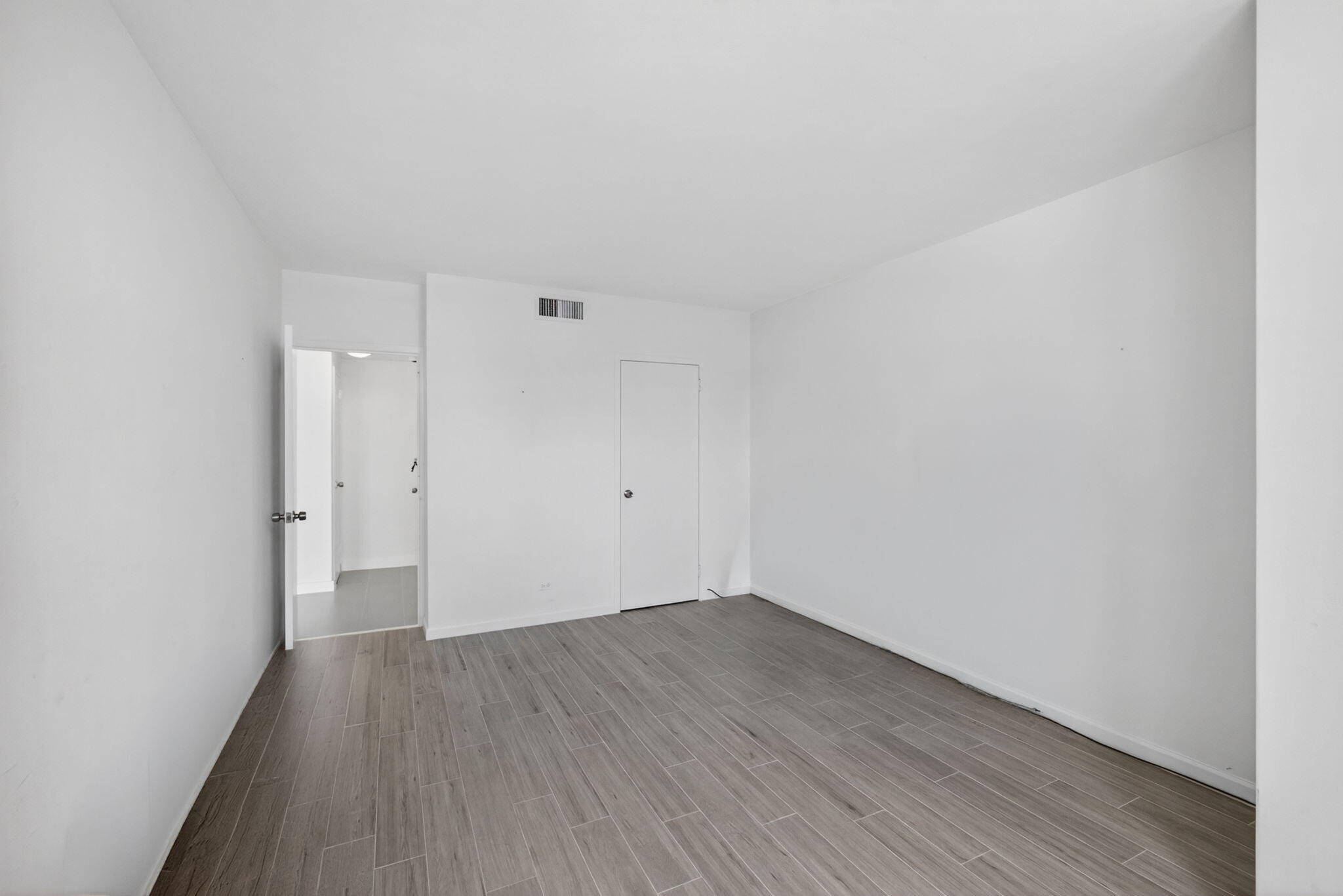 LA FONTANA APTS OF PALM BEACH INC - Residential Lease