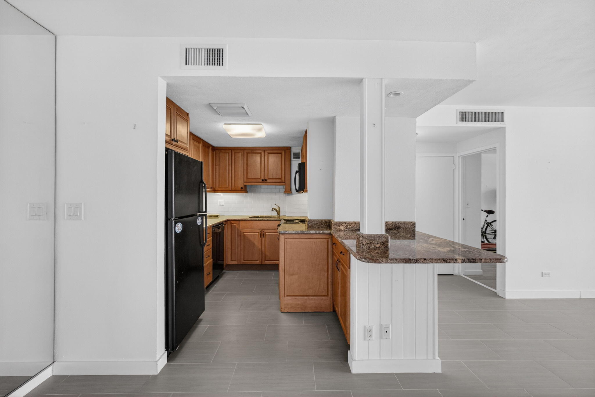 LA FONTANA APTS OF PALM BEACH INC - Residential Lease