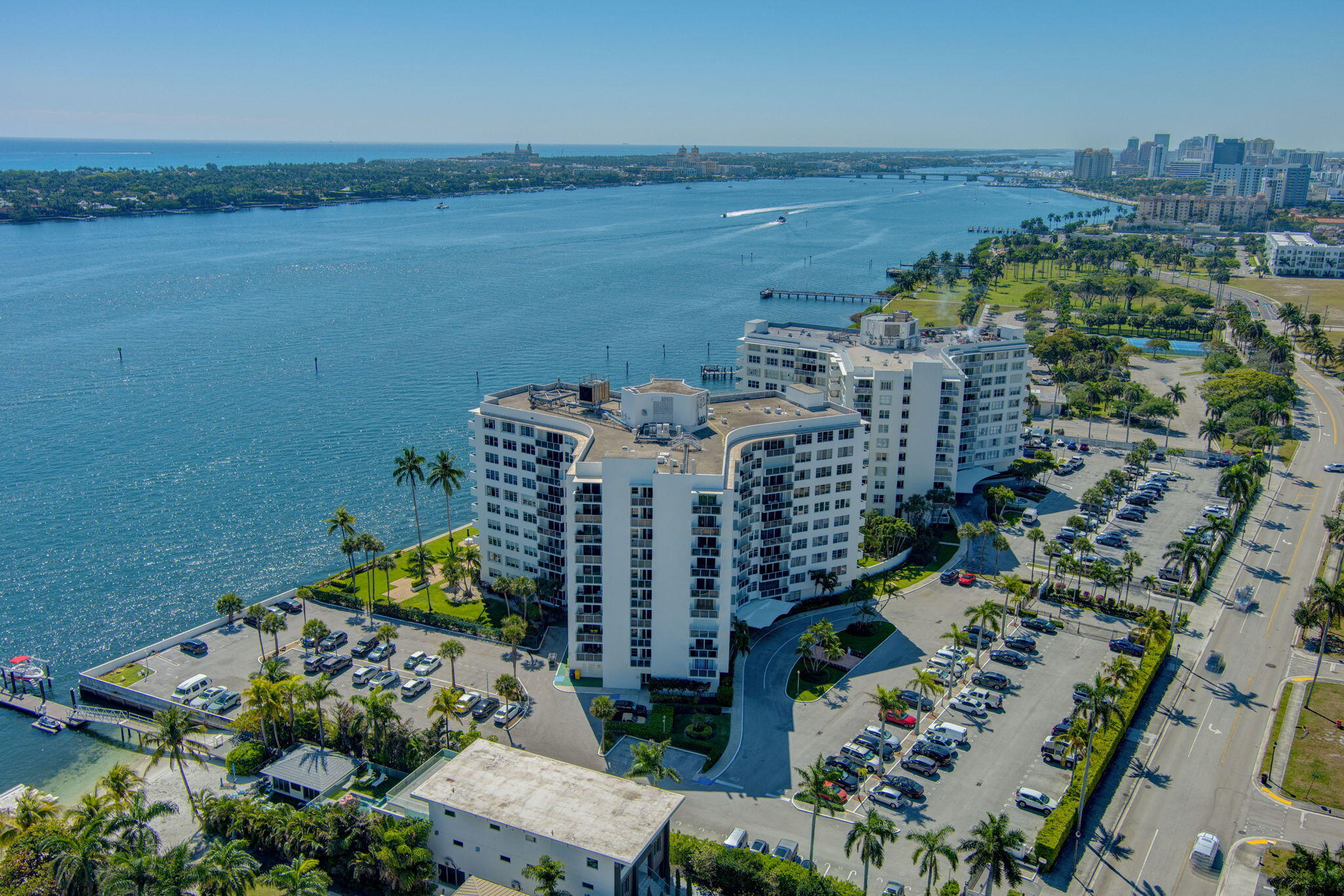 LA FONTANA APTS OF PALM BEACH INC - Residential Lease