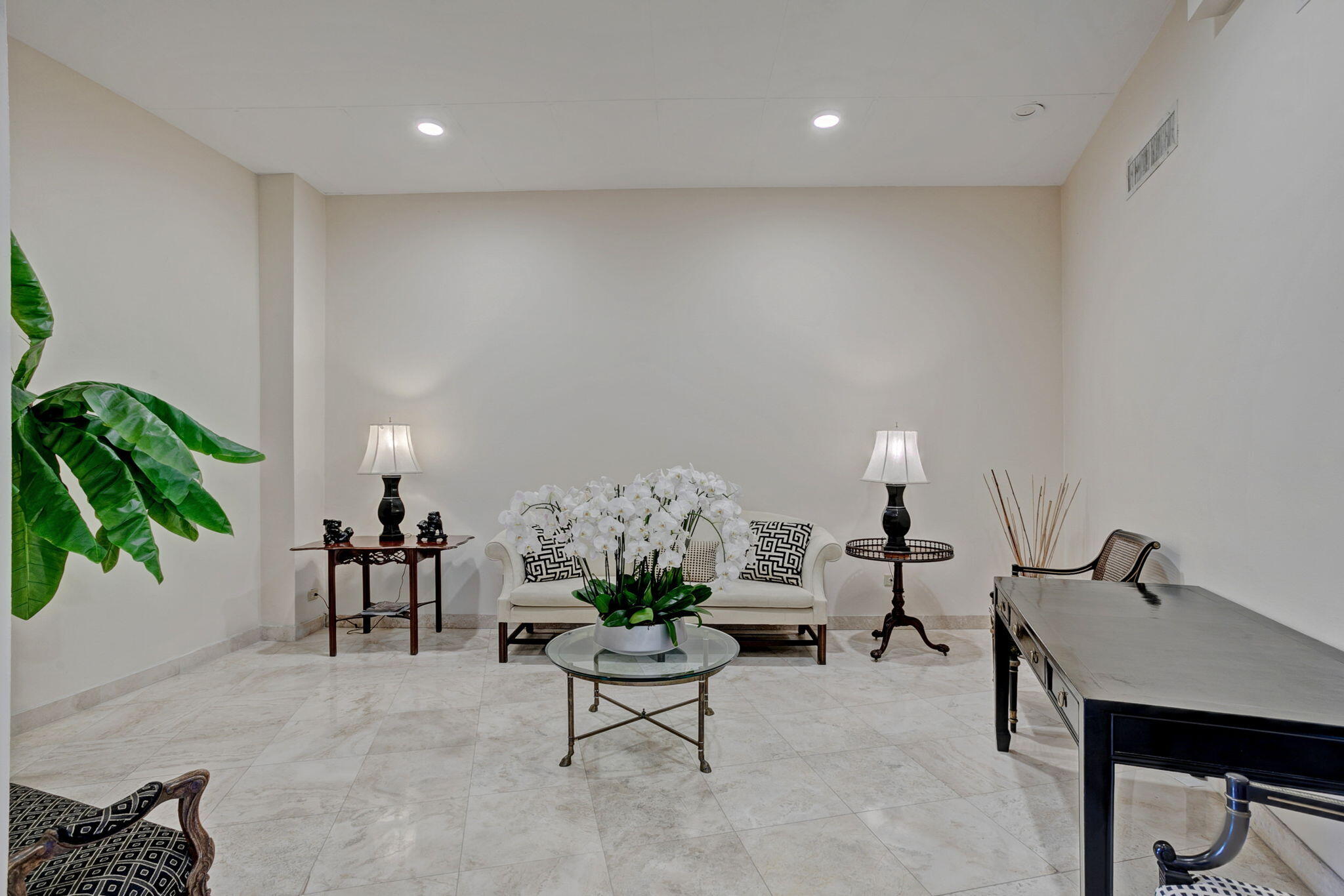 LA FONTANA APTS OF PALM BEACH INC - Residential Lease