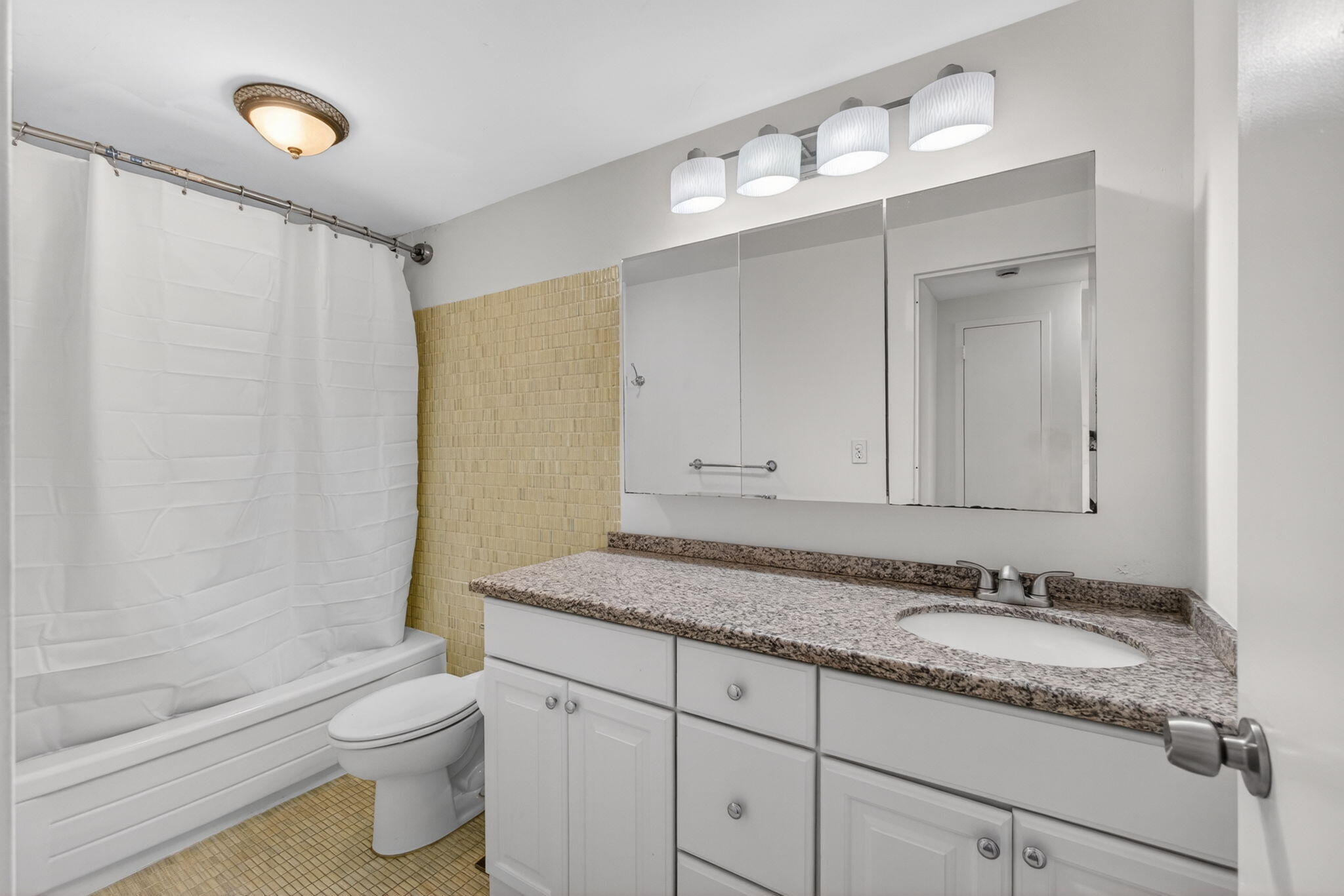 LA FONTANA APTS OF PALM BEACH INC - Residential Lease
