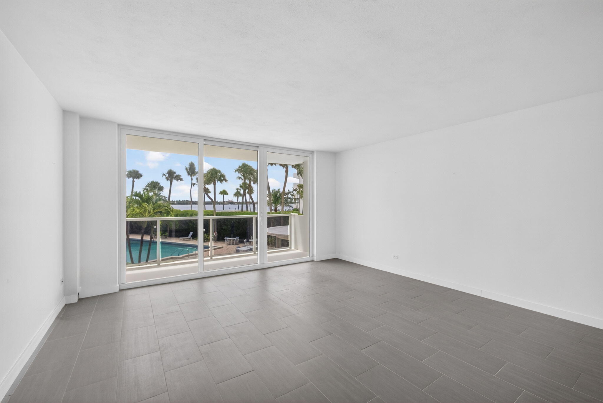 LA FONTANA APTS OF PALM BEACH INC - Residential Lease